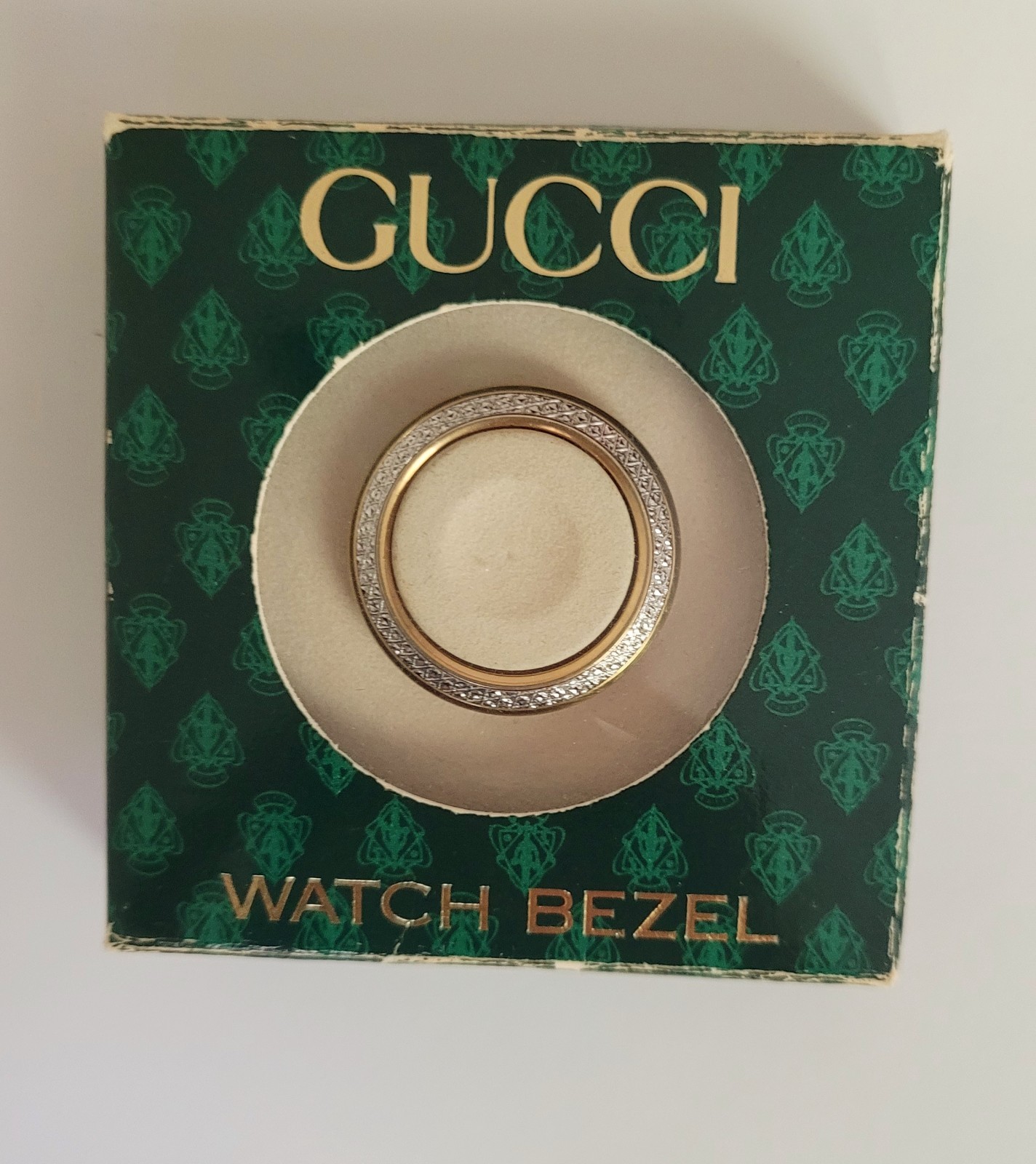 Gucci Diamond Cut Bezel,Authentic, 1100–11/12–11/12.2💃,Pristine Condition.