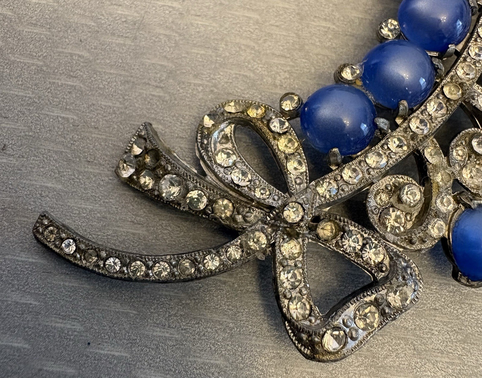 Retro 40s Vintage Brooch Blue Moonglow Lucite Cabs Rhinestone Feather Spray 4”