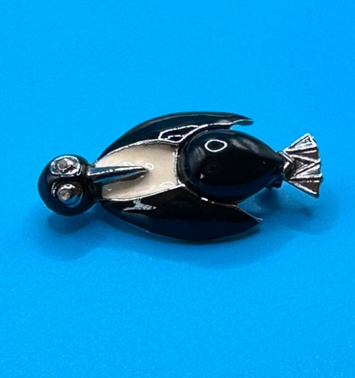 Cookie Lee Penguin Brooch Black & Cream Silver Tone Rhinestone Eyes Signed