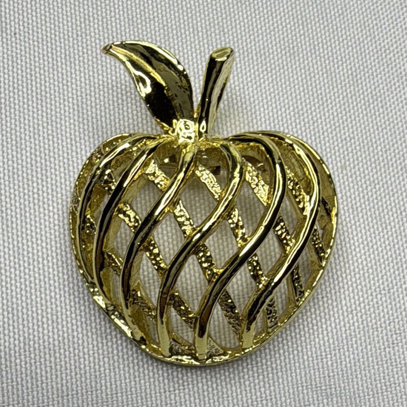 Gerry Gold Metal Openwork Apple Brooch Pin – No Stone, Fruits & Vegetables