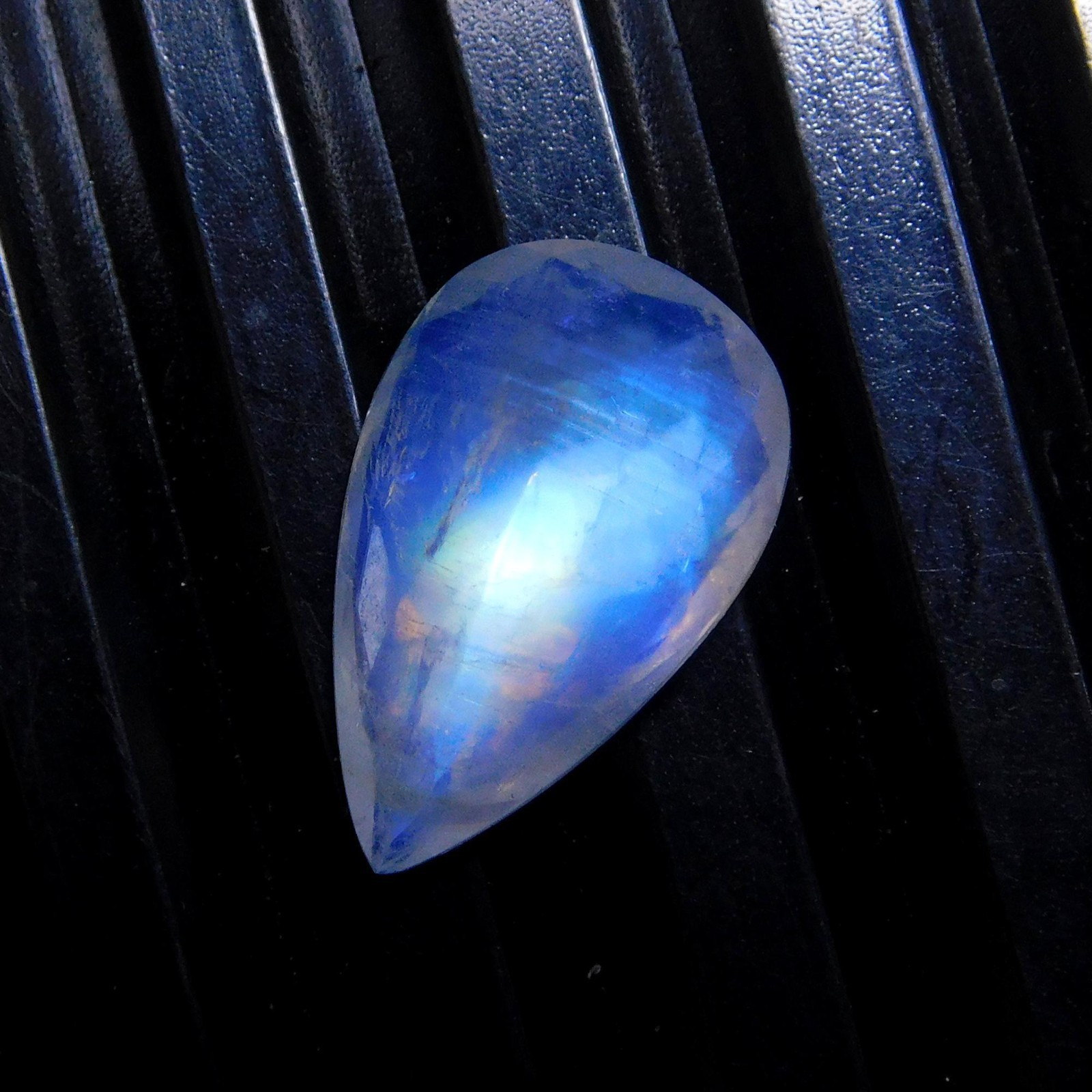 AAA Quality Faceted Blue Rainbow Moonstone Cabochon Gemstone 17x10x6mm 6.45Cts