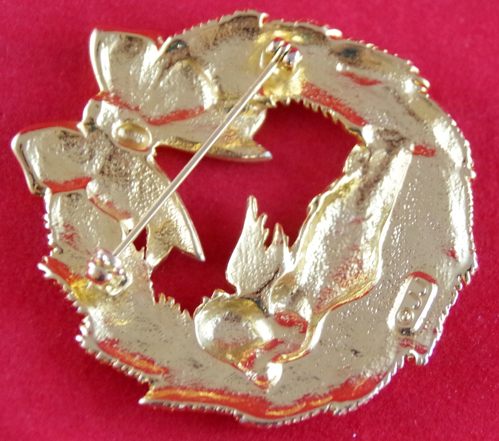 Pretty! EVC VTG c1980’s JJ BIG CHRISTMAS WREATH SLEEPING CHERUB ANGEL BROOCH PIN