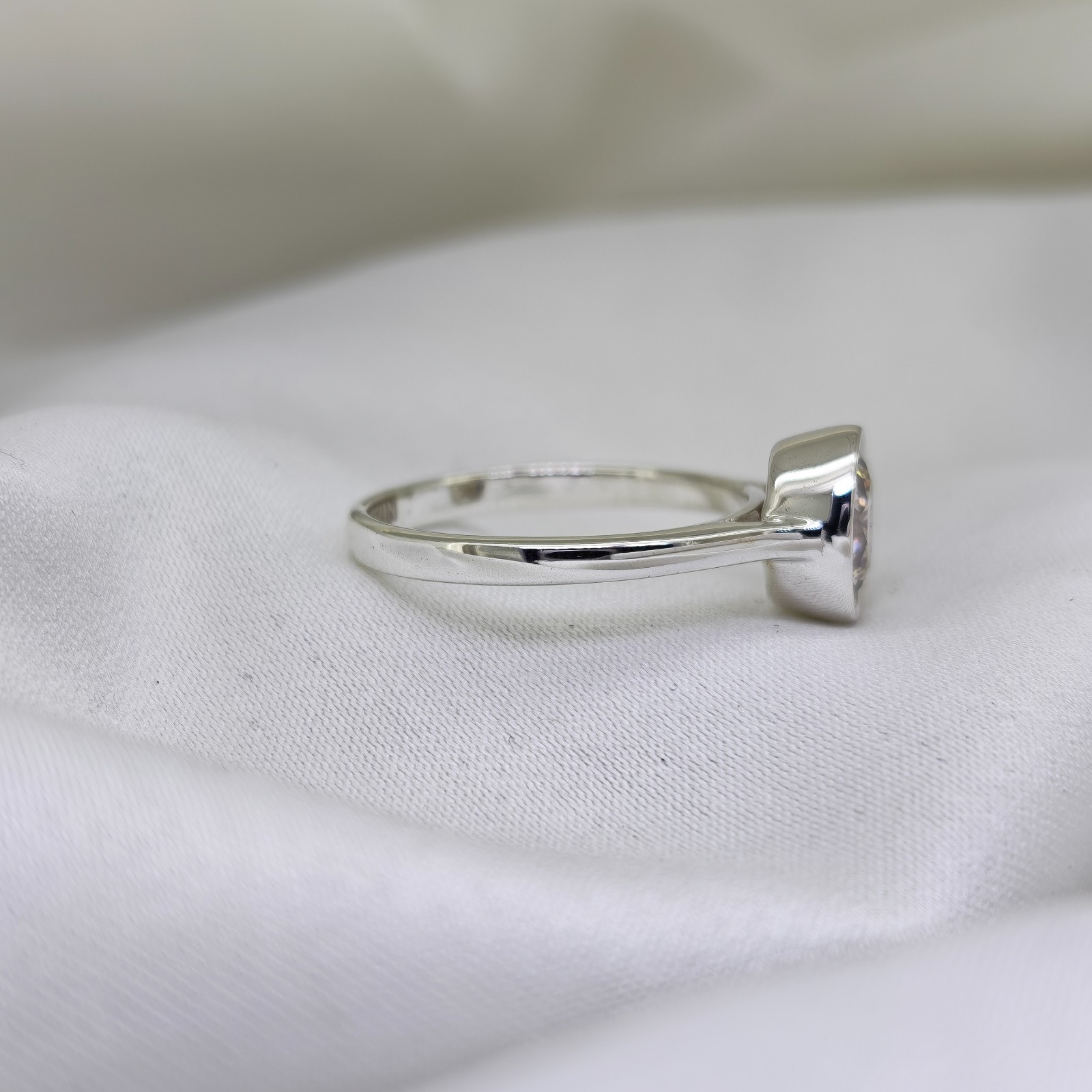 Round Cut Solitaire Bezel Ring 925 Sterling Silver Contemporary Wedding Jewelry