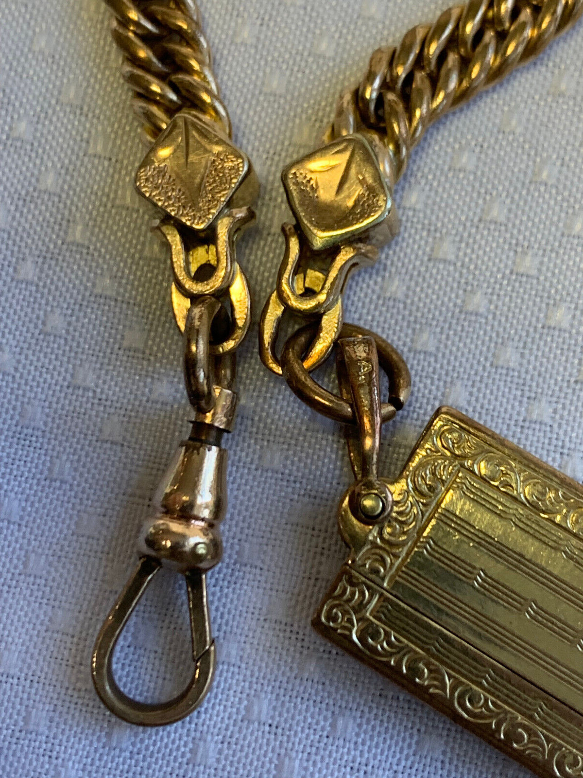 Gold Filled Pocket Watch Fob 35.89g Fine Jewelry 11.5″ Curb Link w/ Comb Pendant