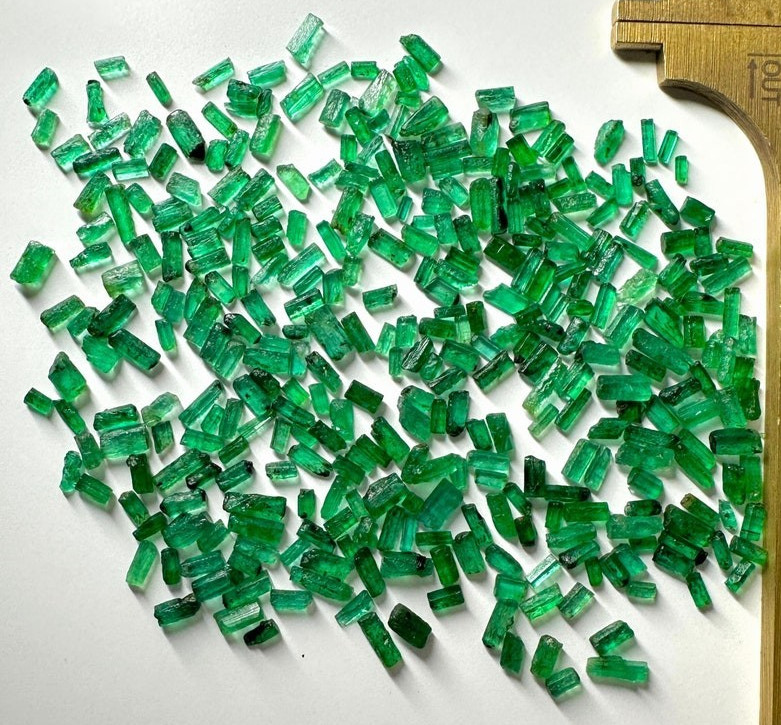 10 Pices Emerald Rough Sticks, Zambian Emerald Rough Sticks Lot, Size 3to5mm.
