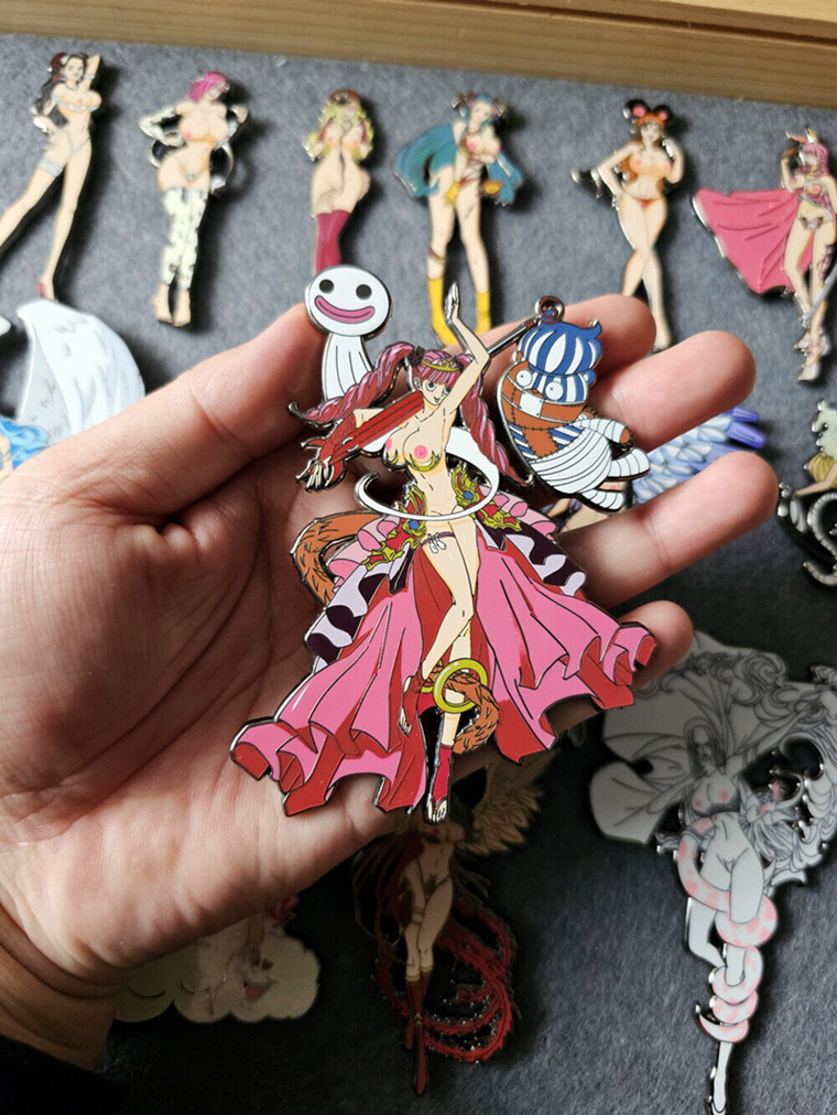 New ！One Piece figure Limited Metal Enamel Pin Badge Anime Collectible
