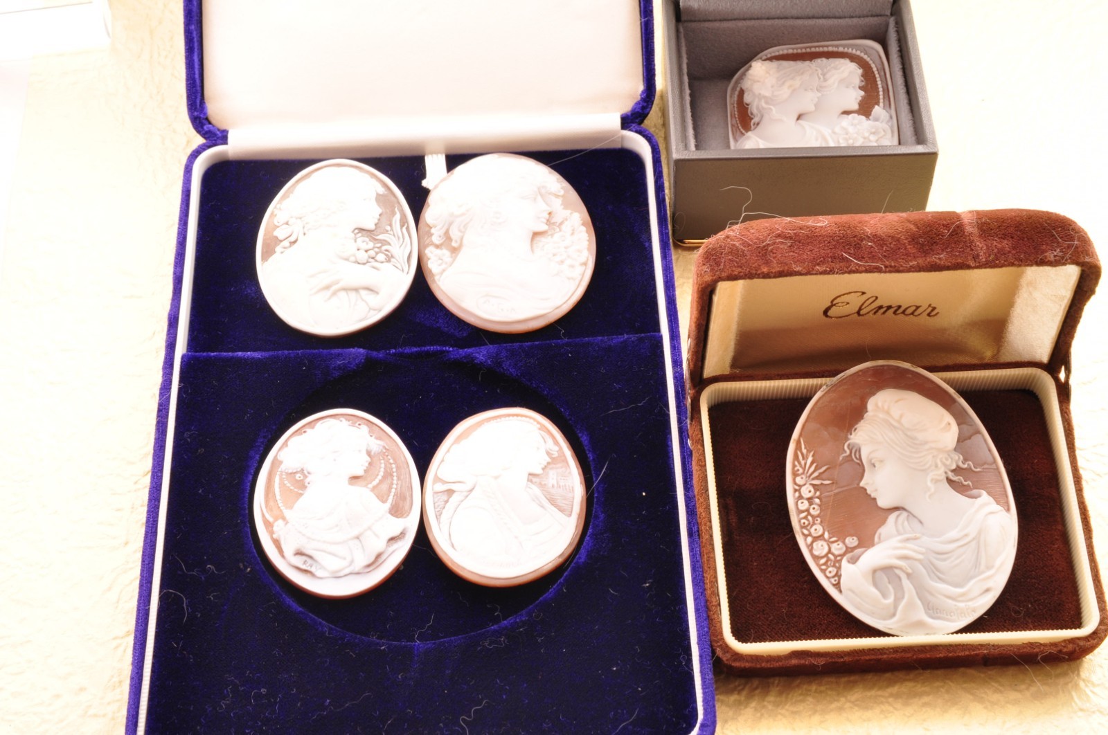 6 items , vintage shell cameo White and brown color (Total 325.5ct) with case.