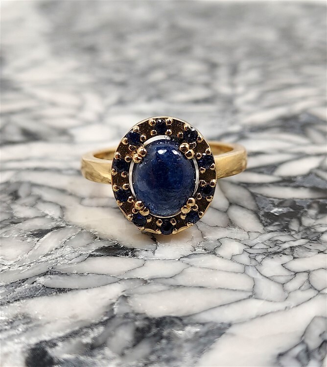 Benitoite Cab & Gemstone Ring, 18K Yellow Gold, #bcrk179