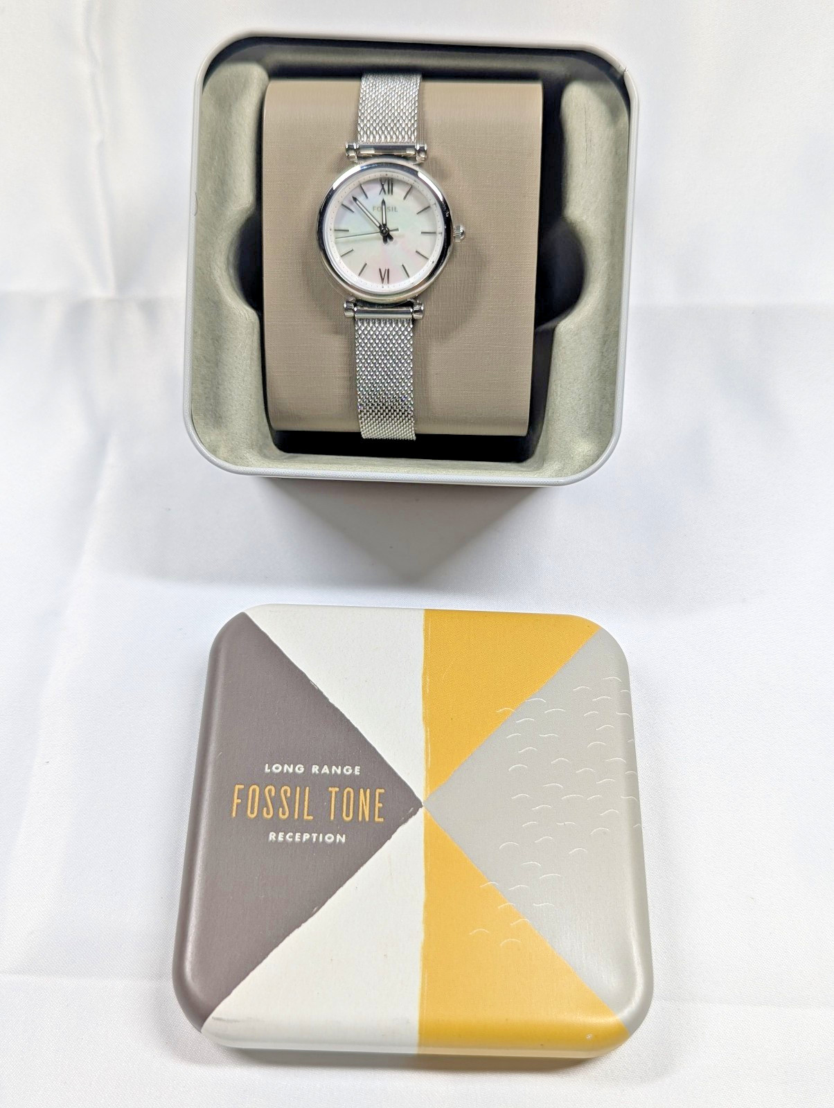 Fossil ES4432 Women’s Carlie Mini Mesh Band Analog Watch New Needs Batt