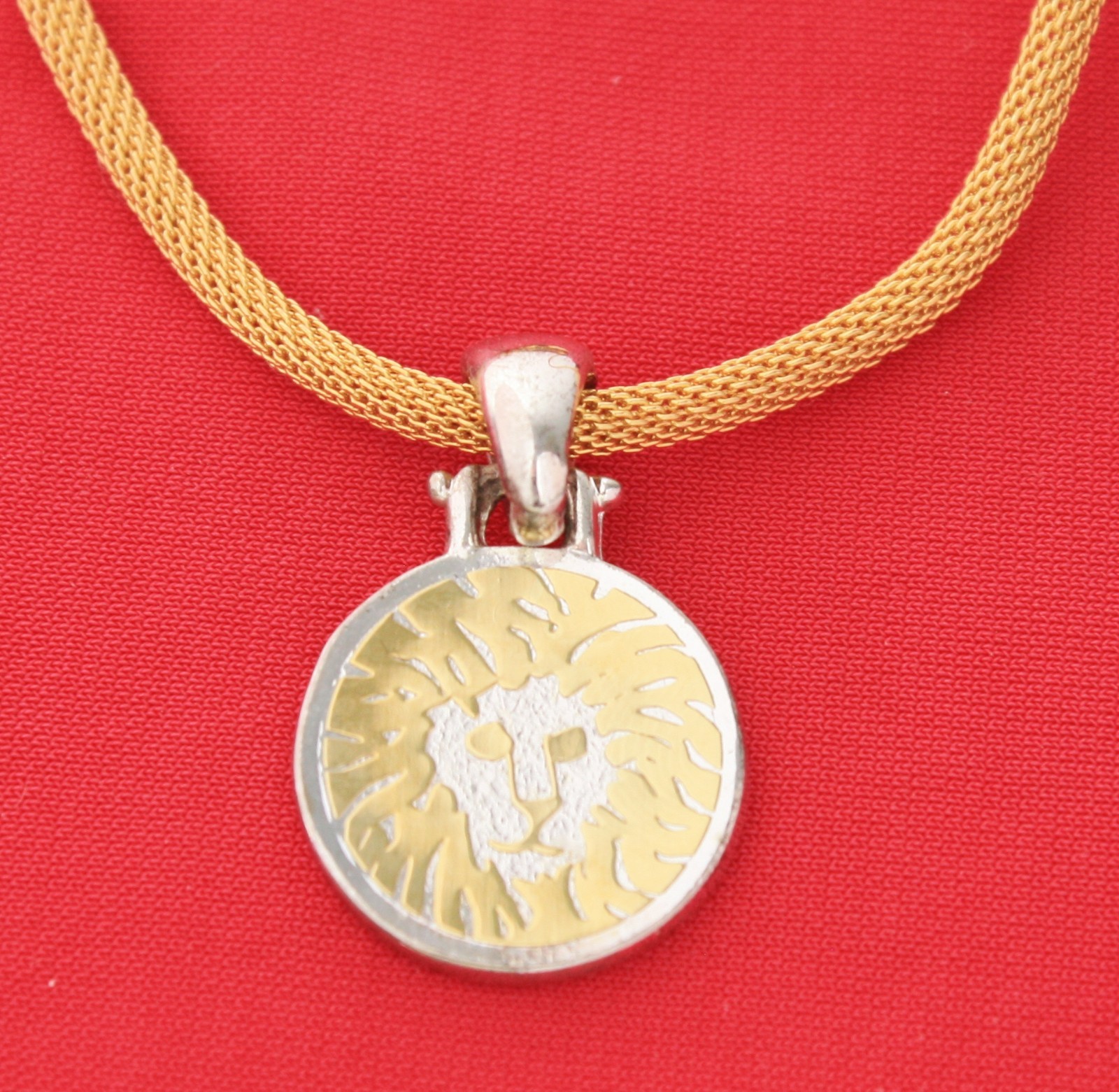 ANNE KLEIN Lion Face Pendant Woven Mesh Round Chain Necklace Choker