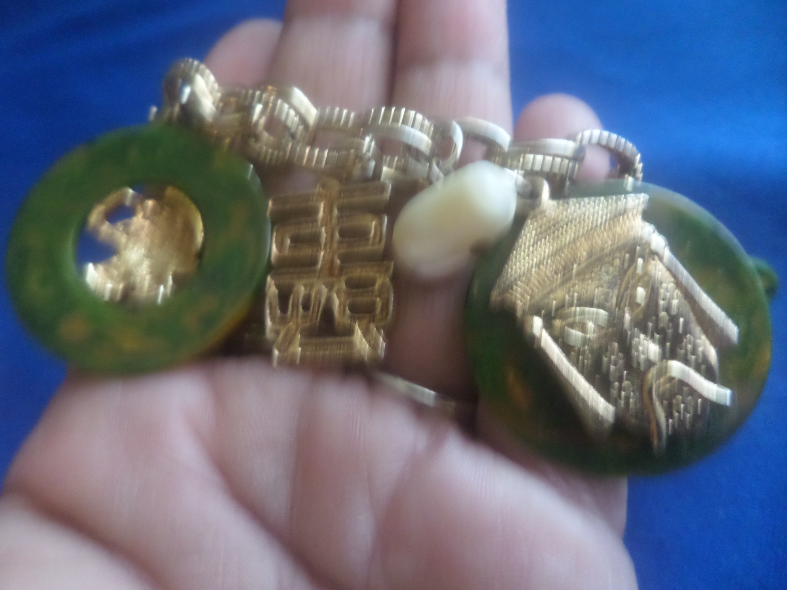 ASIAN GREEN AND WHITE GOLD TONE CHUNKY CHARM BRACELET