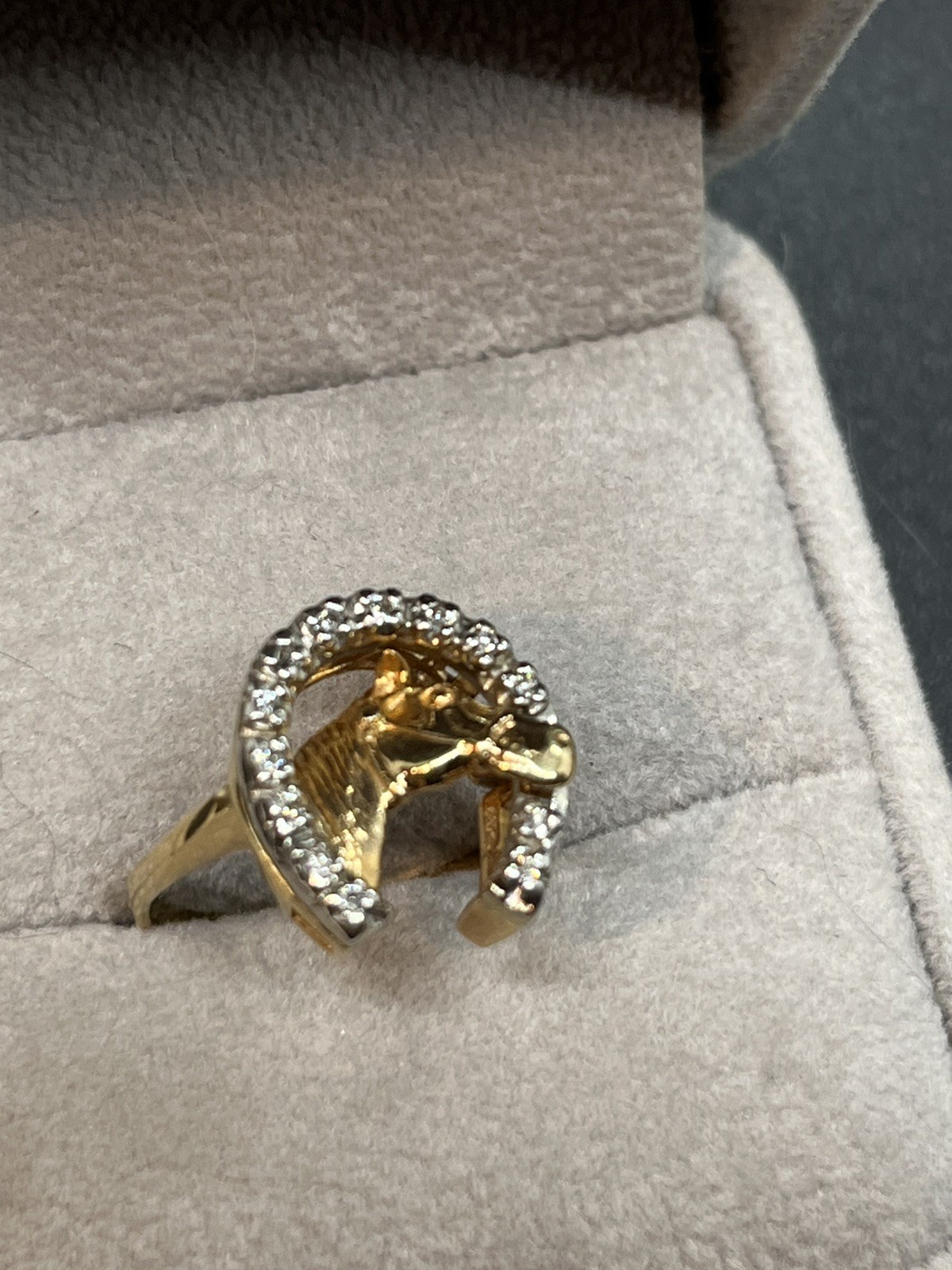 14K Yellow Gold Diamond Horse and Horseshoe Ring .12ctw Weight is 4.40 grams