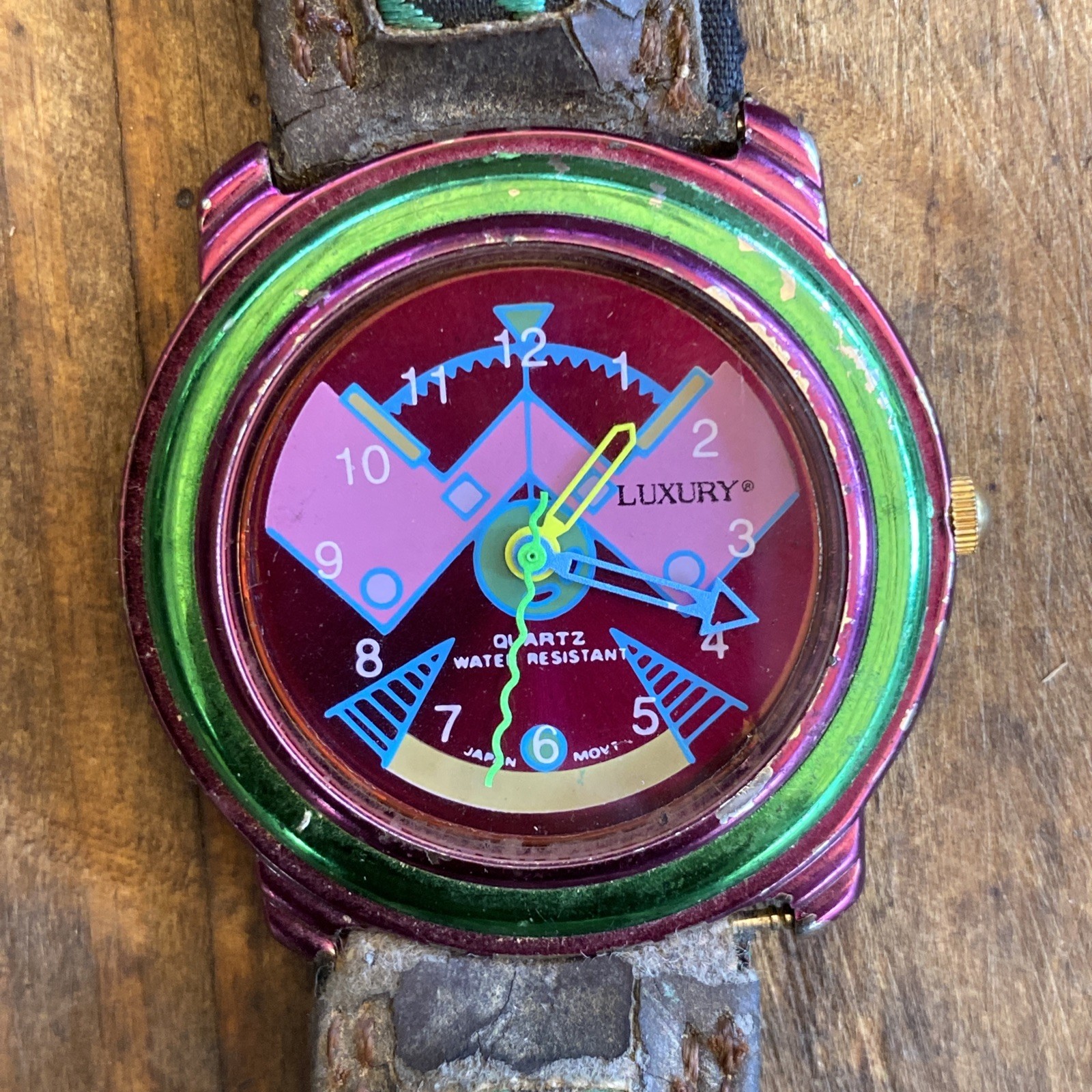 Vintage Luxury Colorful Geometric Pattern Dial Fashio Watch with Matching Strap