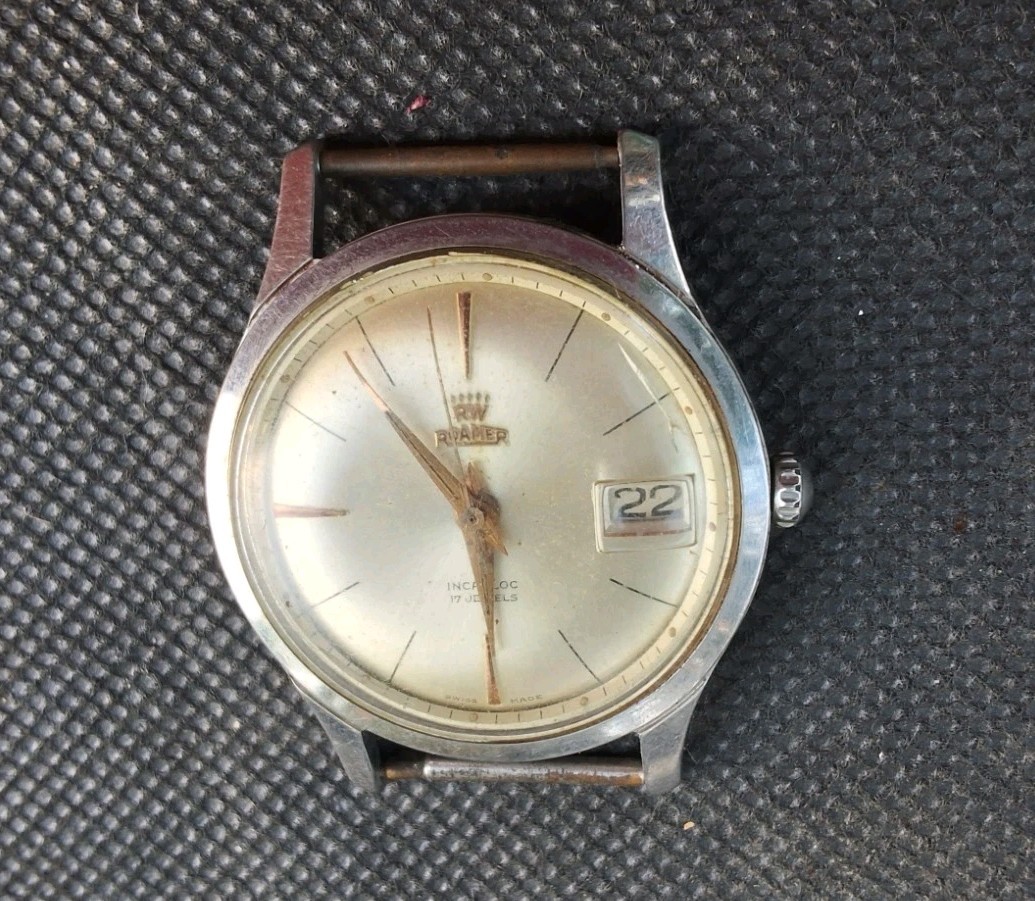 Vintage Roamer Manual Wind Date 17 Jewels Swiss Made Wrist Wrist Watch 35 mm.