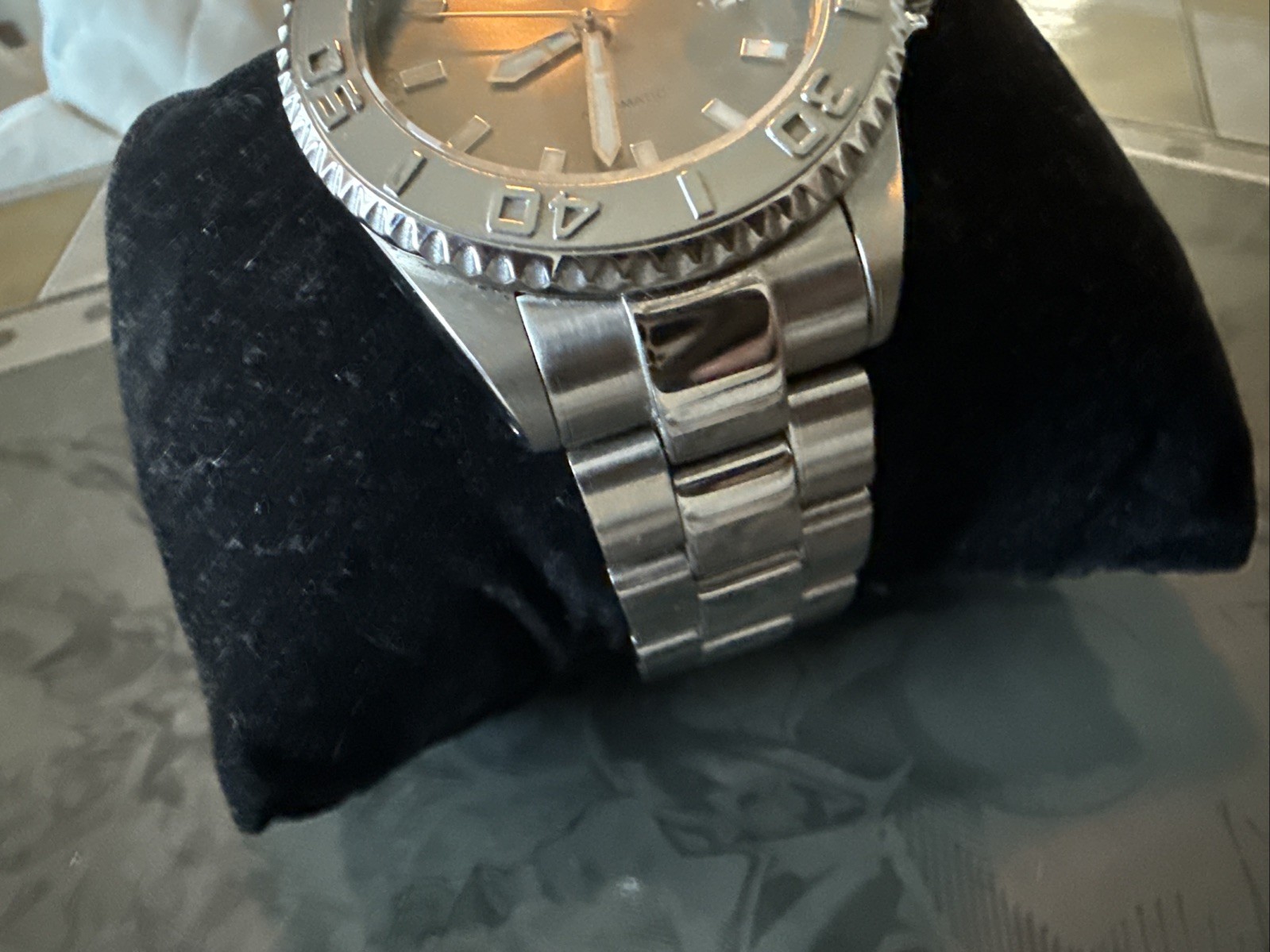 Oniss Swiss Automatic Ref. #ON477M 25 Jewels 300M/660Ft Silver Dial Mens