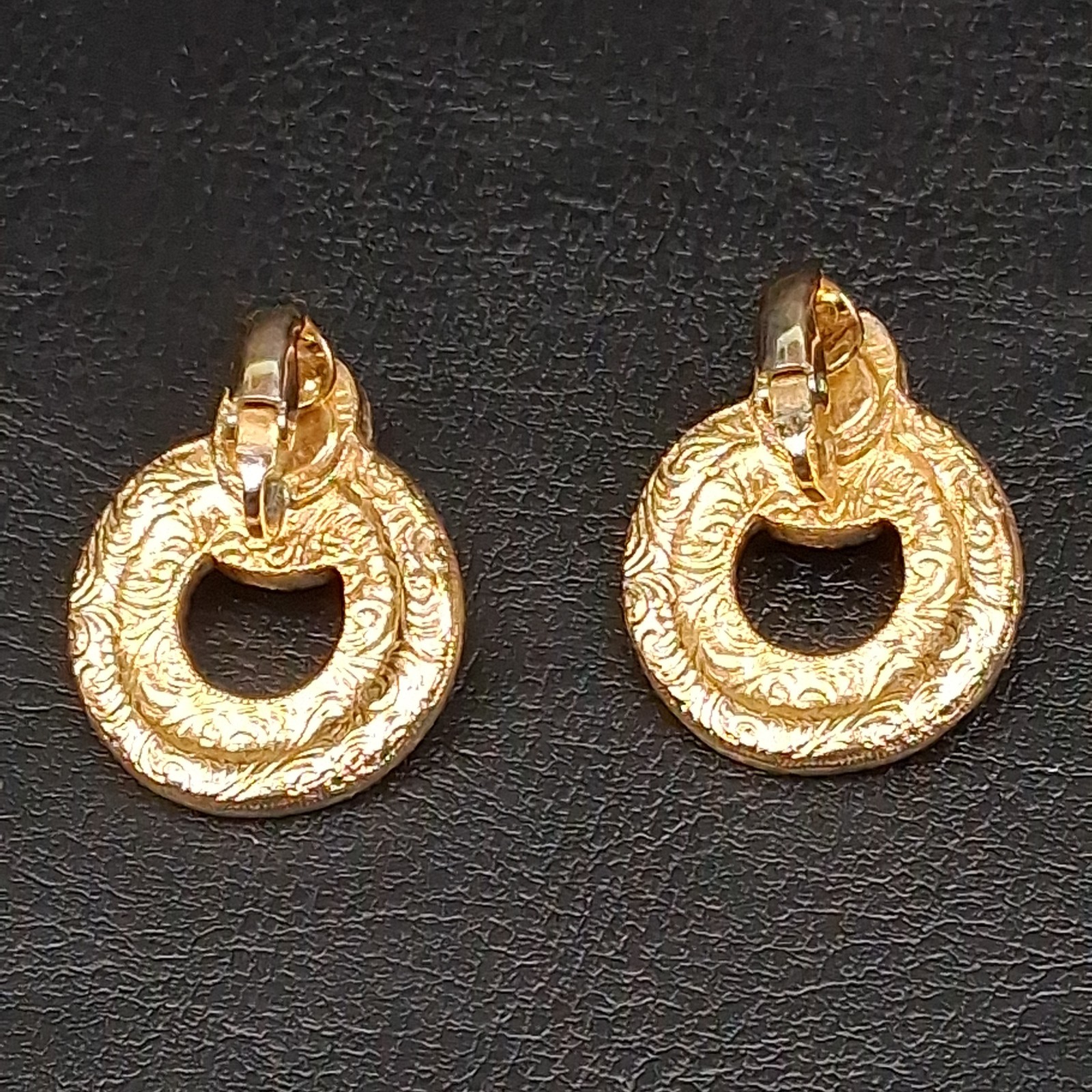 Vintage Brand 1928 Porcelain Flower AB Crystal Peach Enamel Earrings 18.340