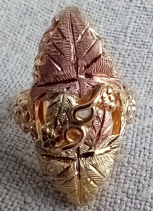 10/12k GOLD RING VTG Landstrom’s TRI COLOR Black Hills Gold sz 5.25 PRISTINE