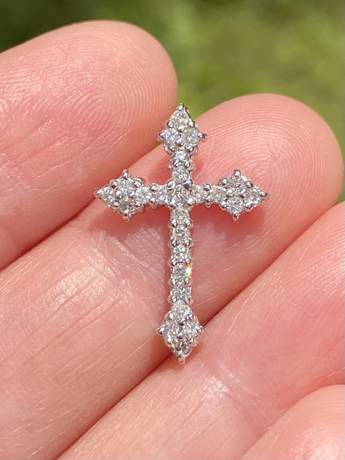Beautiful 14K White Gold 0.30CTW 100% Natural Diamond Cross