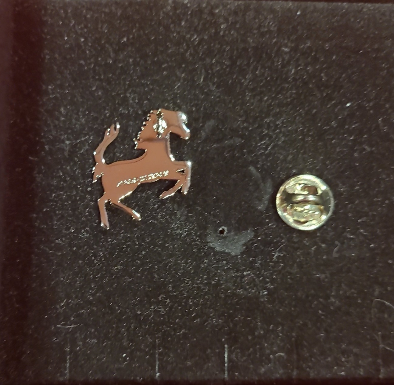 Lifestyle Ferrari Store Prancing Horse brooch/pin Ruthenium Chassis finish Itay