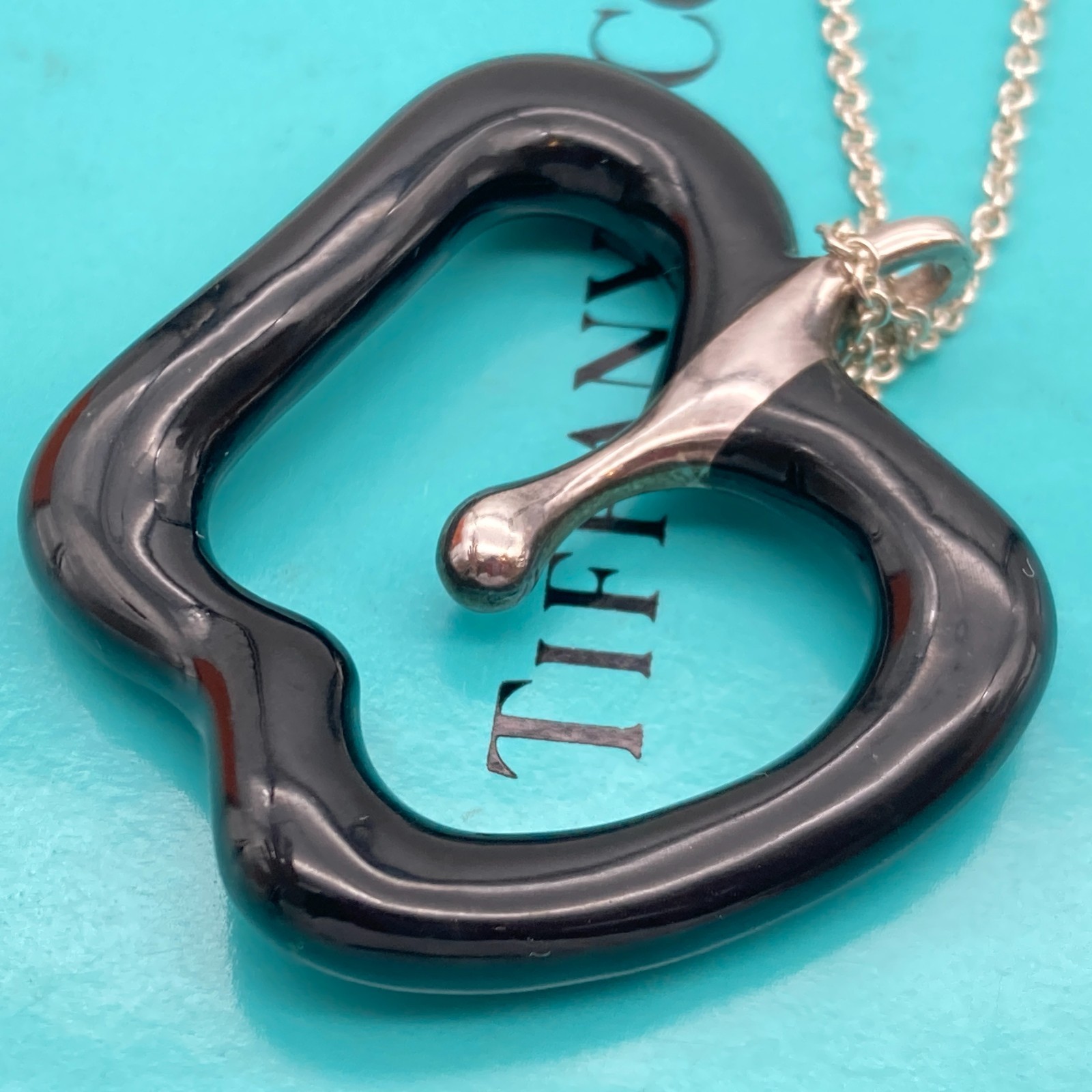 Tiffany & Co. Apple Black Jade 29″ Elsa Peretti Necklace 15.0g
