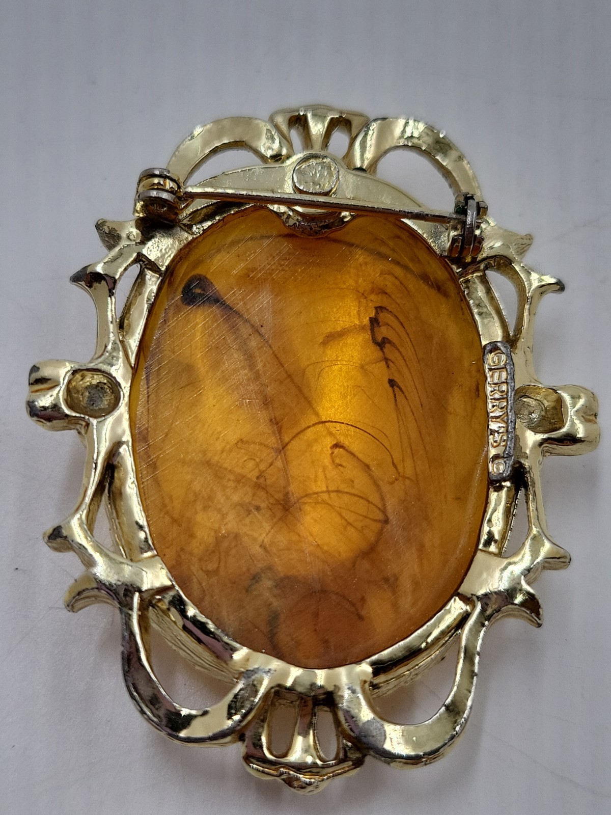 Vintage Gerry’s cameo brooch pin gold tone