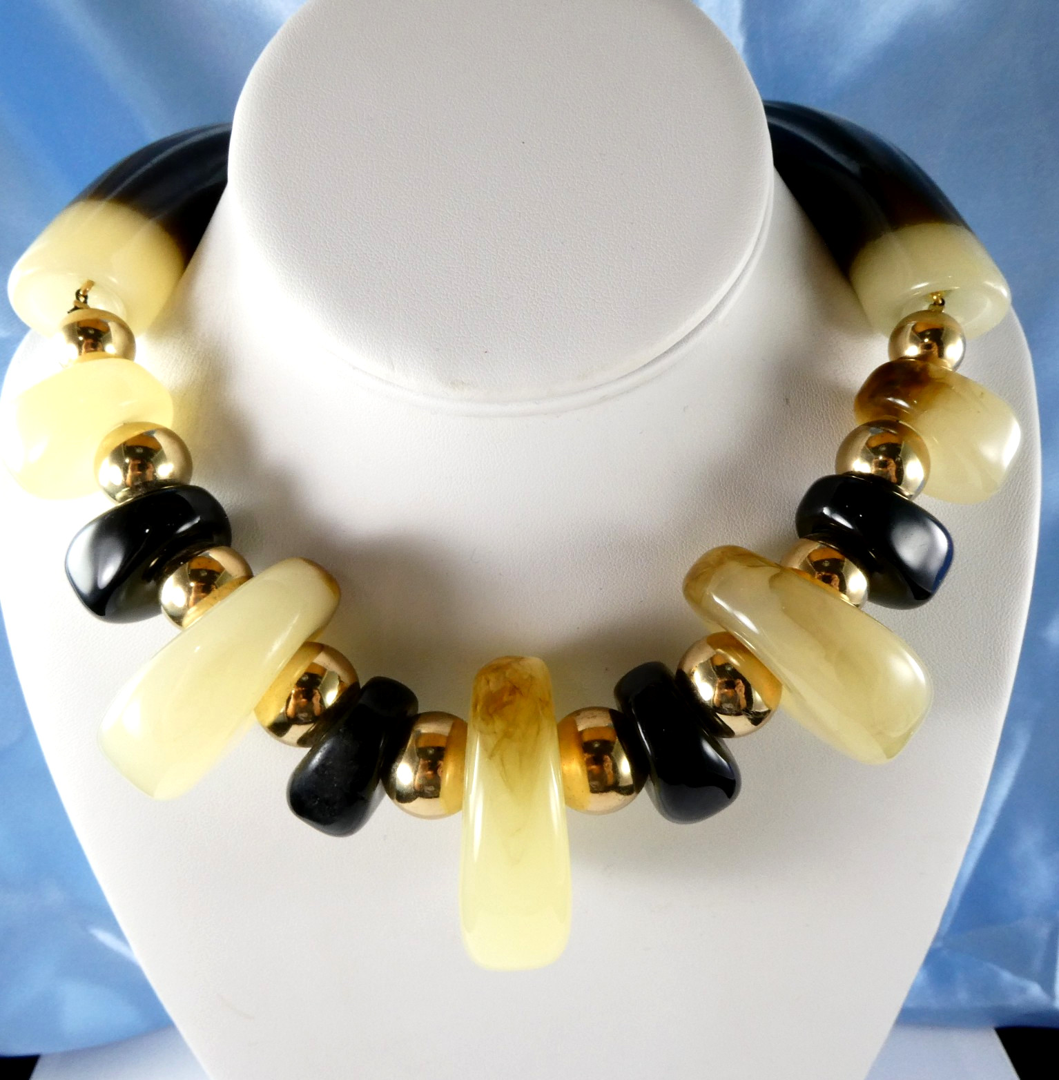 Vtg Lucite Acrylic Fashion Necklace Thick Chunky Nice Quality w/ Gold Beads