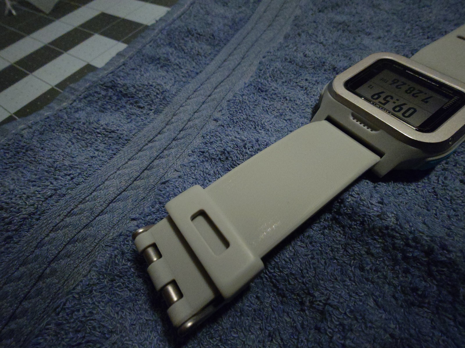 Nixon Regulus Expedition off white with Altimeter, Barometer, Compass and Temp