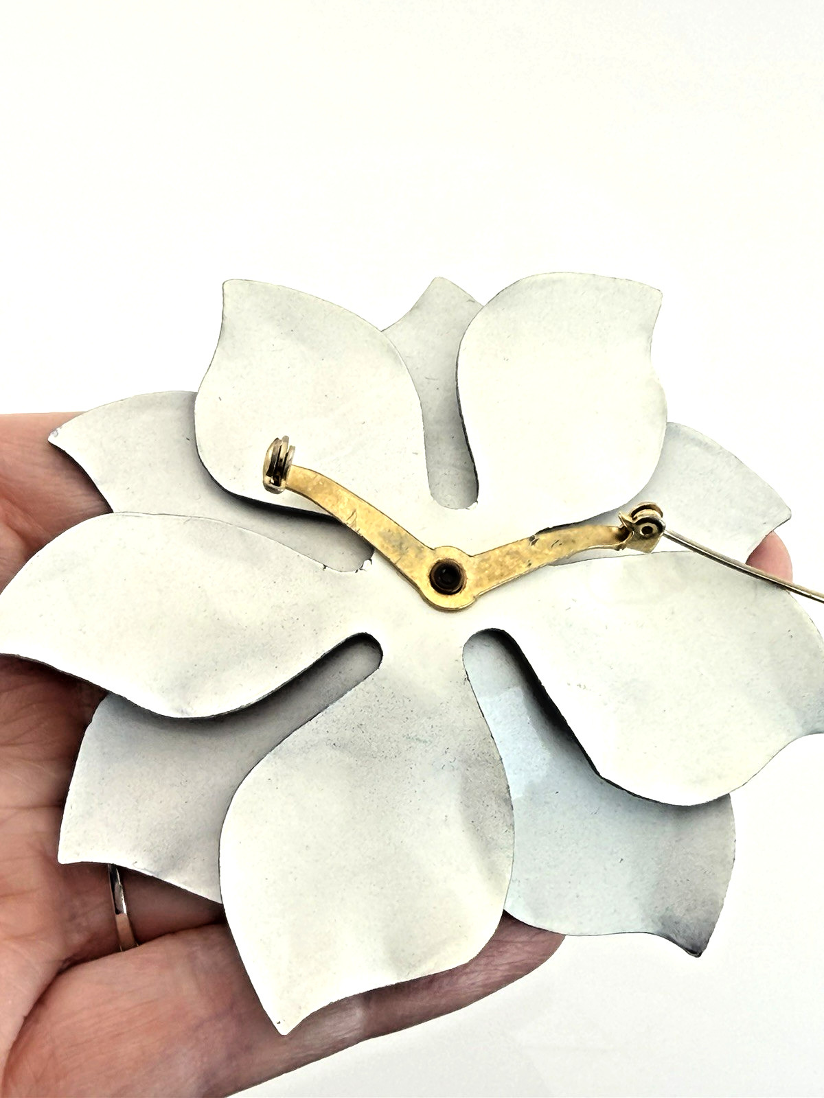 Vintage Blue LARGE Enamel Flower Brooch Pin Mod Pop Art Alligator Look Metal