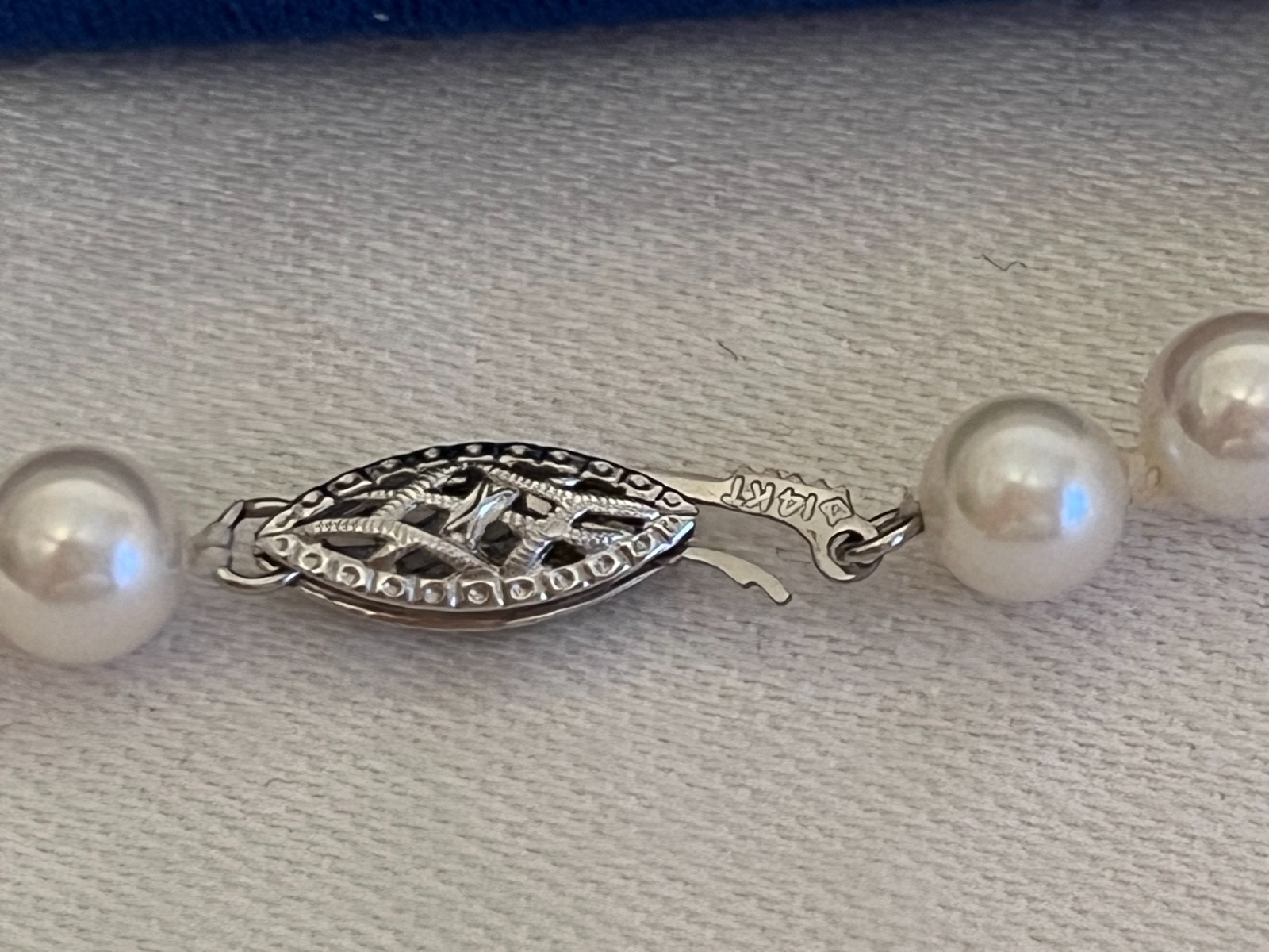 Vtg 24″ Genuine Pearl Hand Knotted Necklace 14K Clasp Clean In Case XLNT