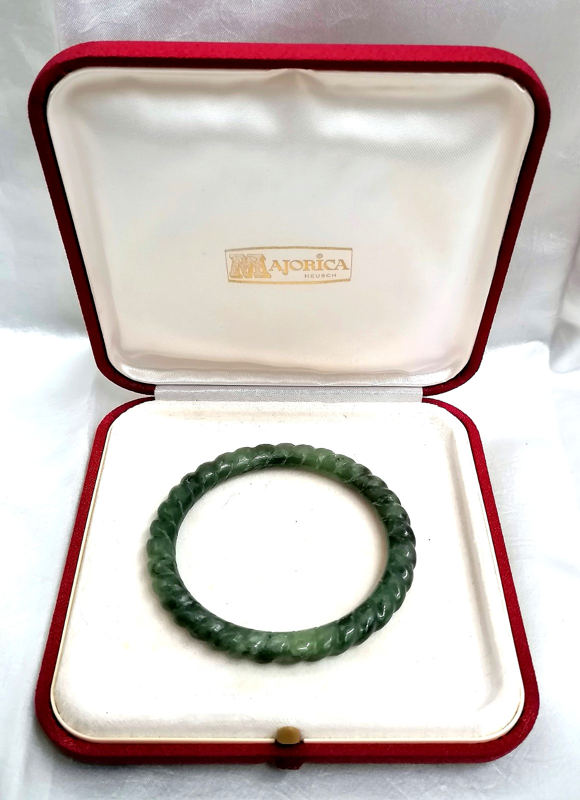BEAUTIFUL AUTHENTIC GREEN JADE RING CARVED BRACELET, CHINA, 1900.