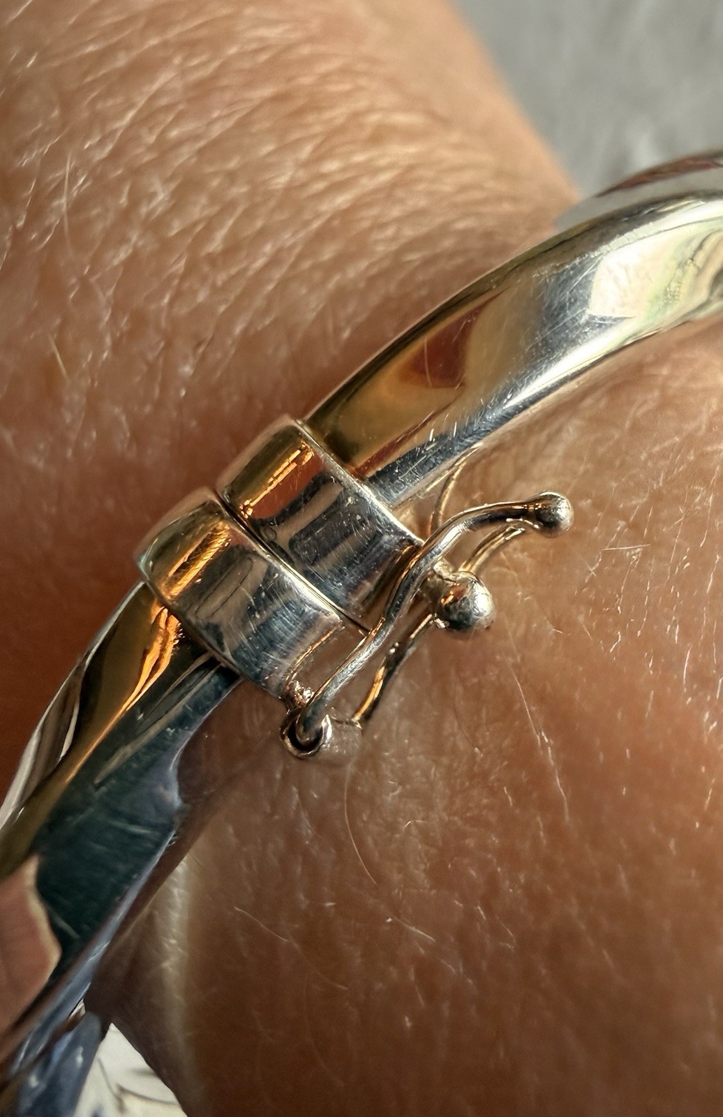 Milor – .925 Sterling Silver Twisted Oval Hinged Bangle Bracelet – Stunning!