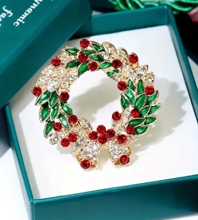 VINTAGE ANTIQUE STYLE RED & GREEN RHINESTONE GOLD CHRISTMAS WREATH PIN BROOCH