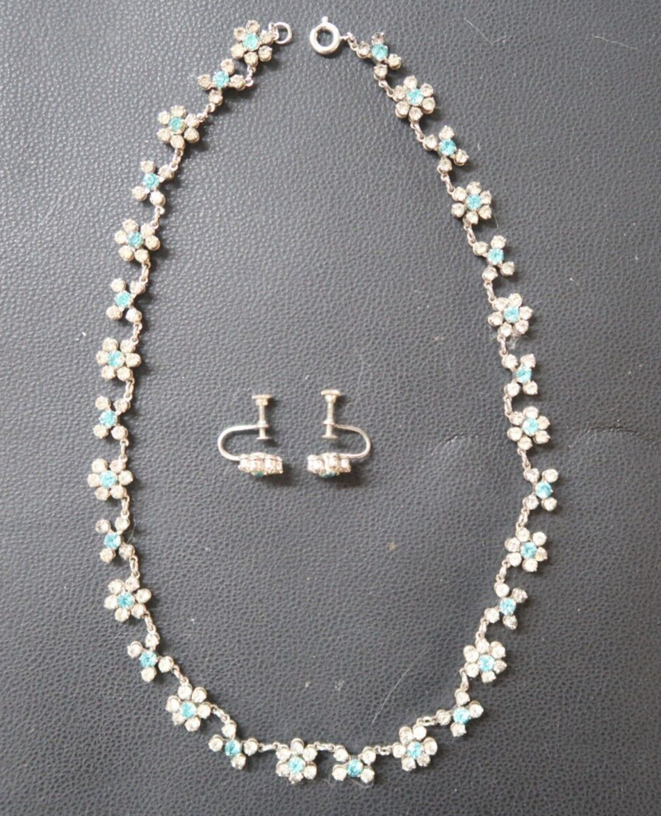 1940s COSTUME JEWELRY FLORAL NECKLACE MATCHING SCREWBACK EARRINGS 15 INCH LENGTH