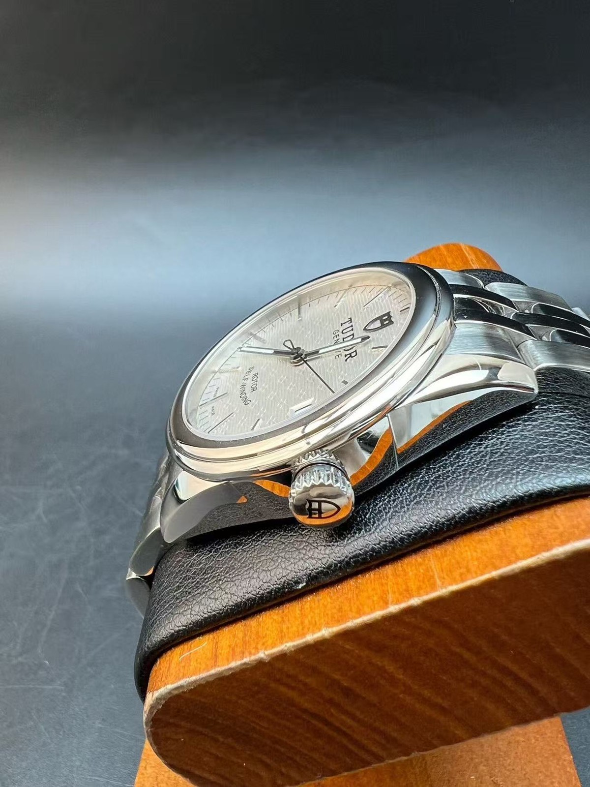 Tudor Sliver Linen Dial Glamour M55000-0003 Men’s Watch Automatic 36mm Date