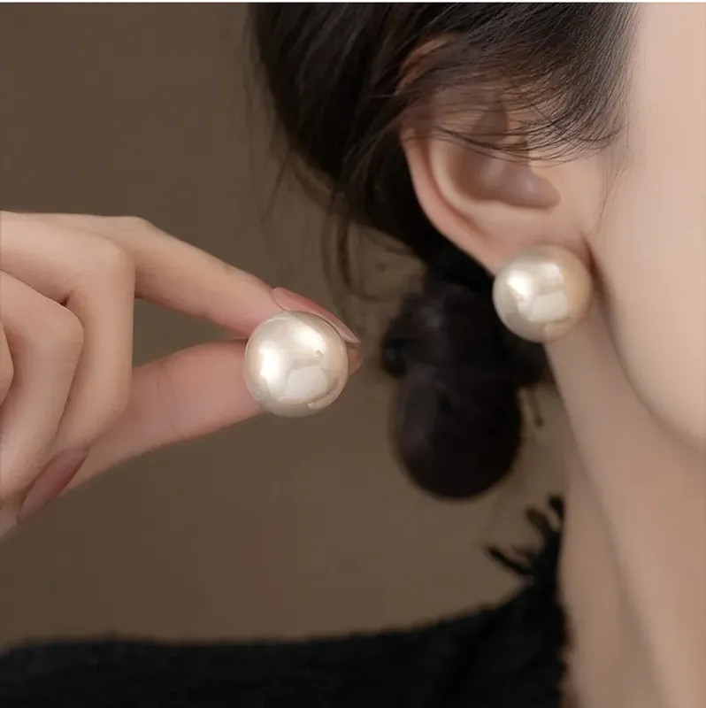 Women’s Minimalist Gap Imitation Pearl Stud Earrings Fashion Commuter Jewelry
