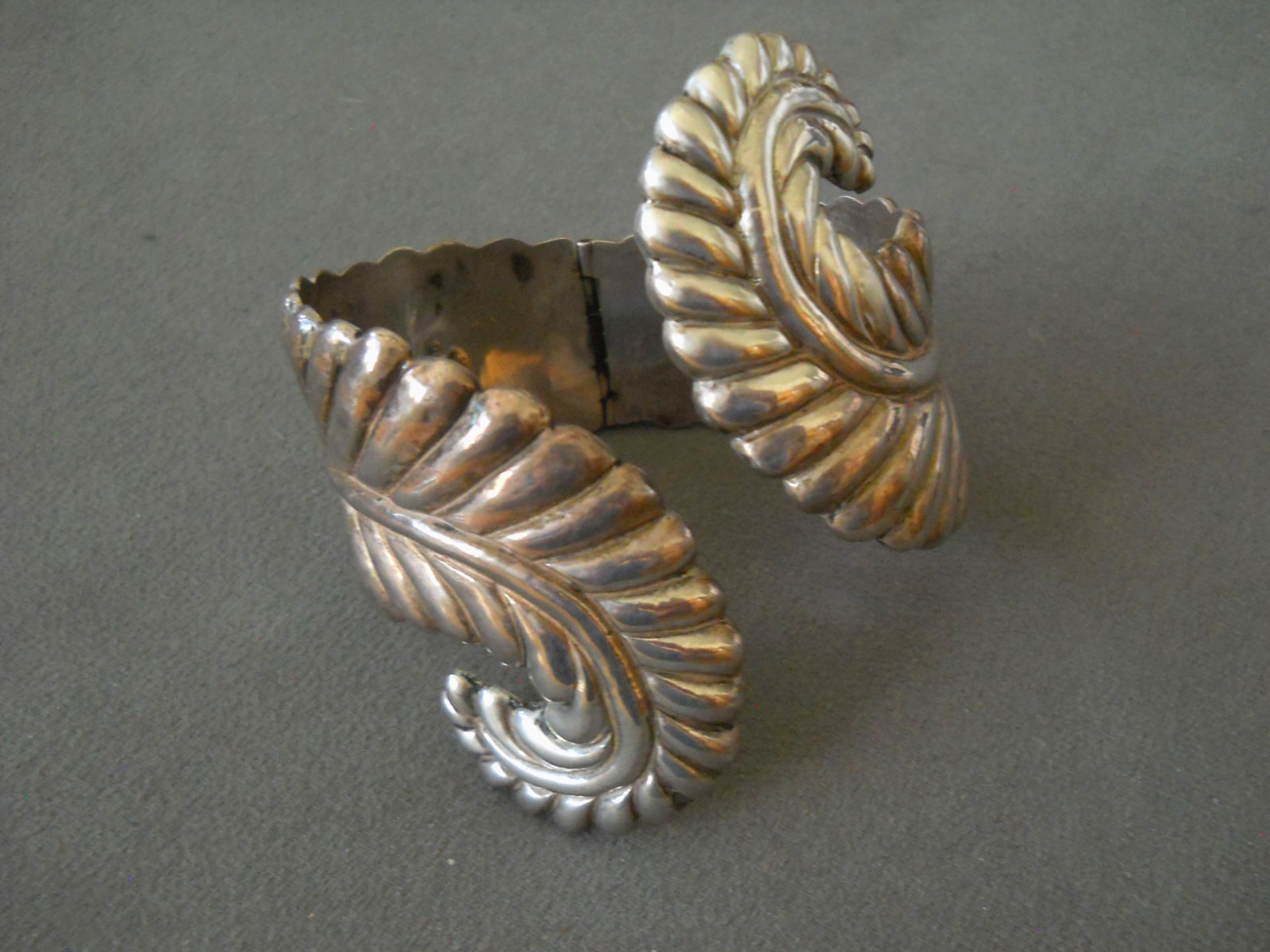 1950s Collectible TAXCO Sterling Silver Hinged Clamper Fern Motif Cuff Bracelet