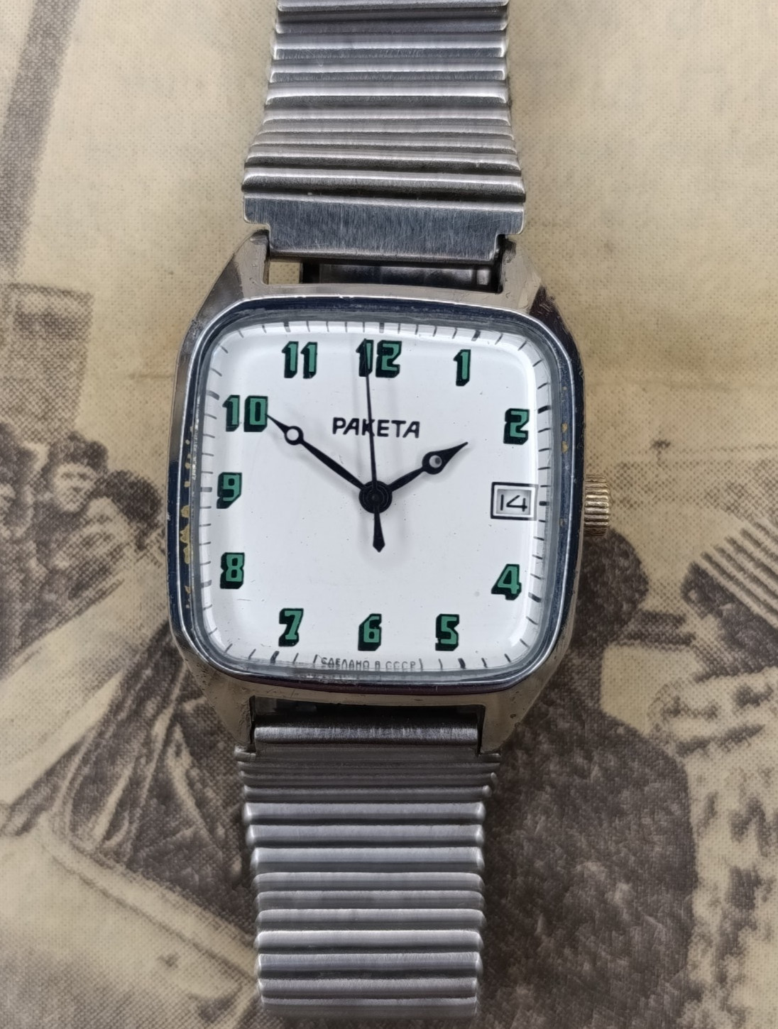 Nice collectiable Soviet Vintage Raketa Original USSR watch 2614.H 18j early 80s