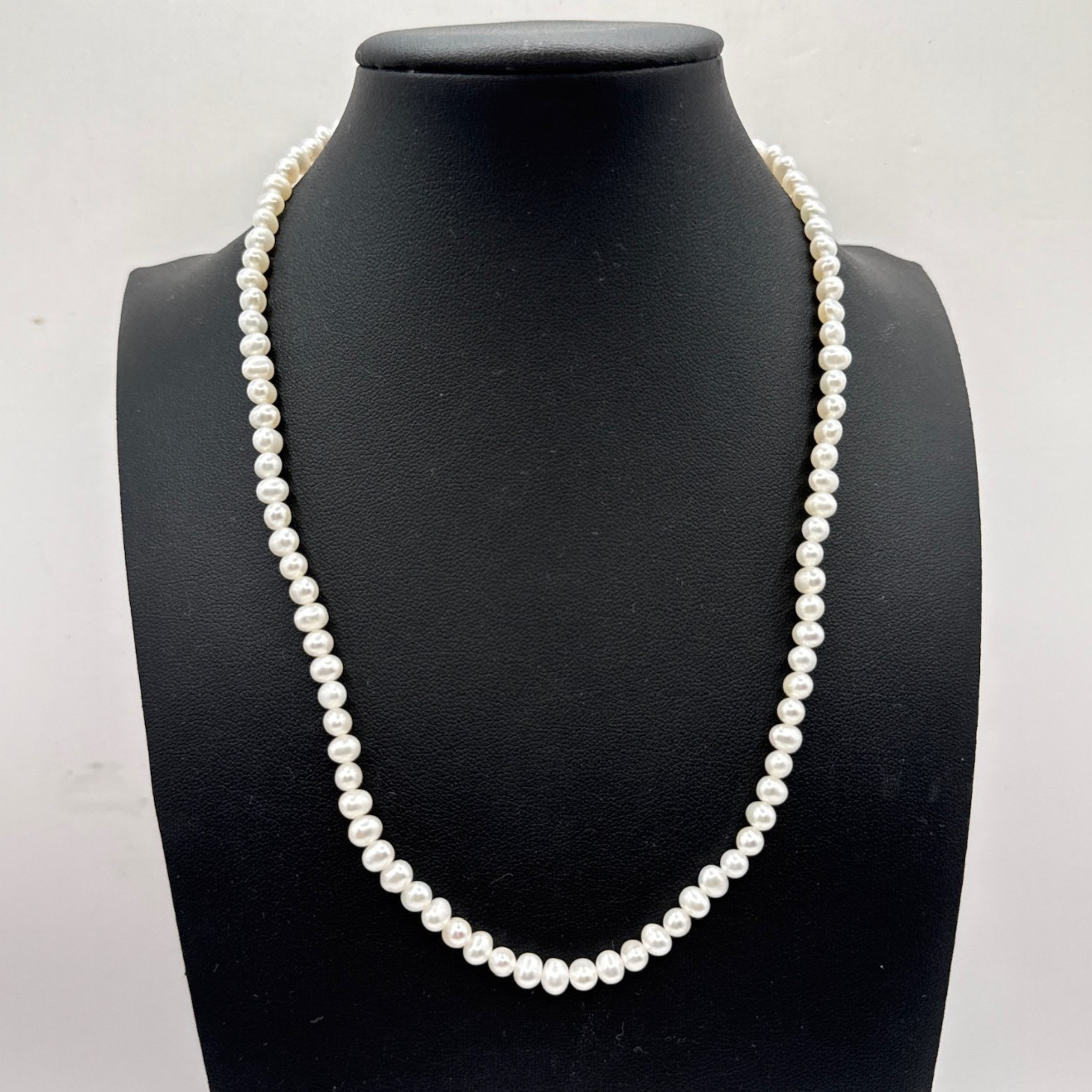 14k Gold Clasp Vintage Freshwater Cultured Pearl Single Strand 18″ Necklace 15g