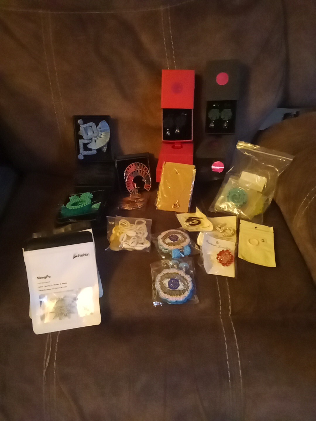 38 Piece Fashion Jewelry Lot of Earrings, Necklaces, Rings, Pins (SEE DESCR…)