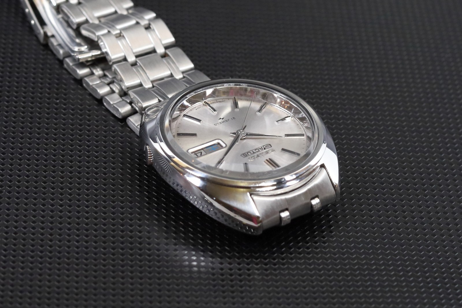 Vintage Seiko 5 Actus 7019-7070 Auto 21J Silver Sunburst Day-Date JDM