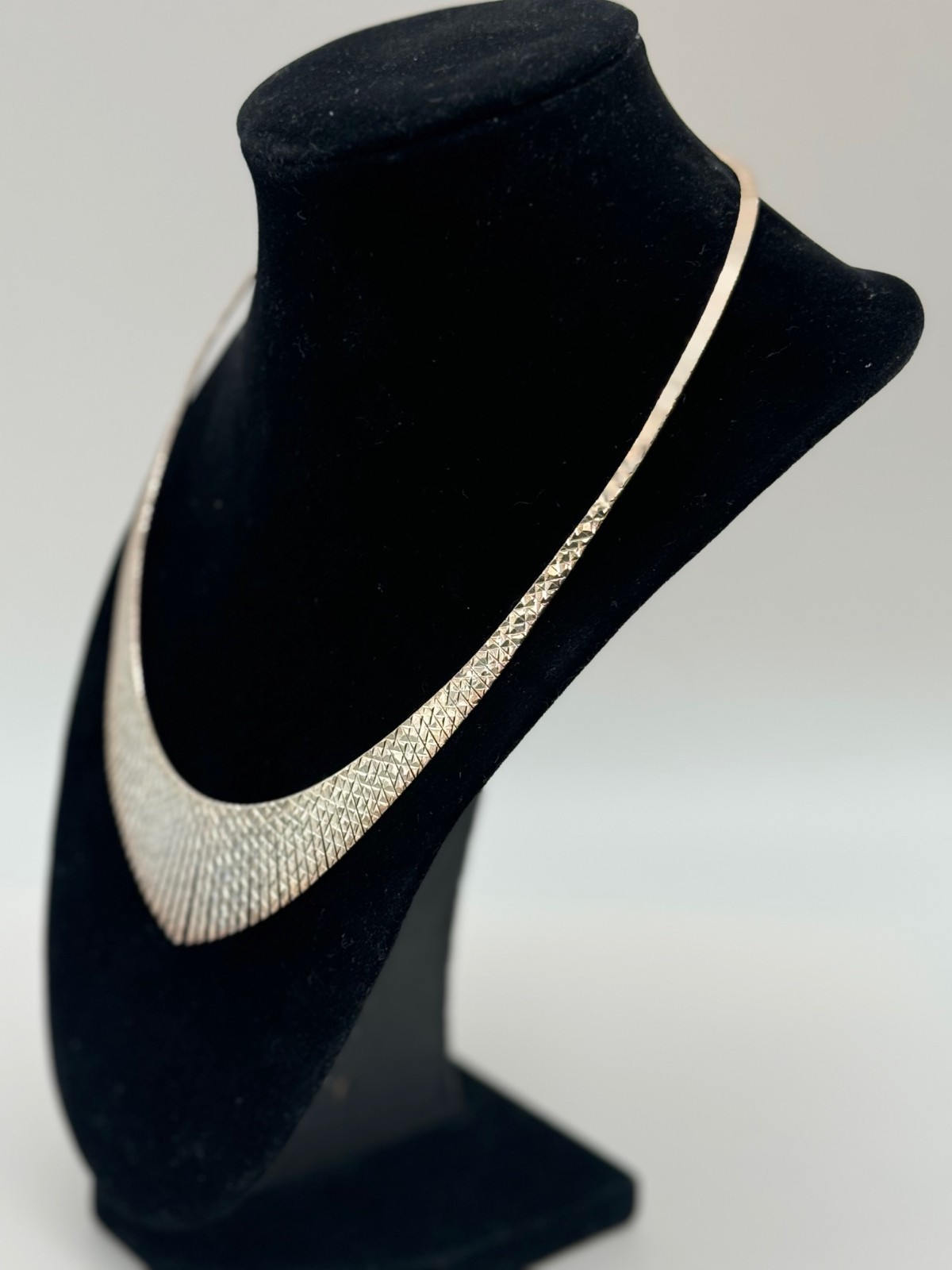Ultra fine Silver Graduated Cleopatra necklace 18 inches with etched texture