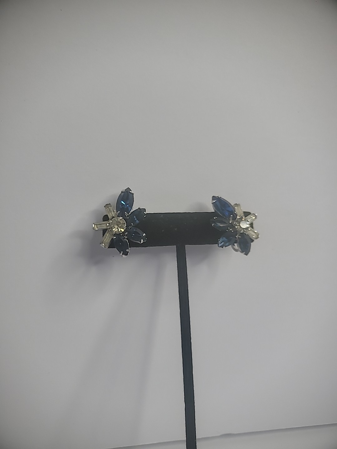 Vintage Duane Silver Tone Screw Back Clip On Huggie Earrinsgs Clear Blue Crystal