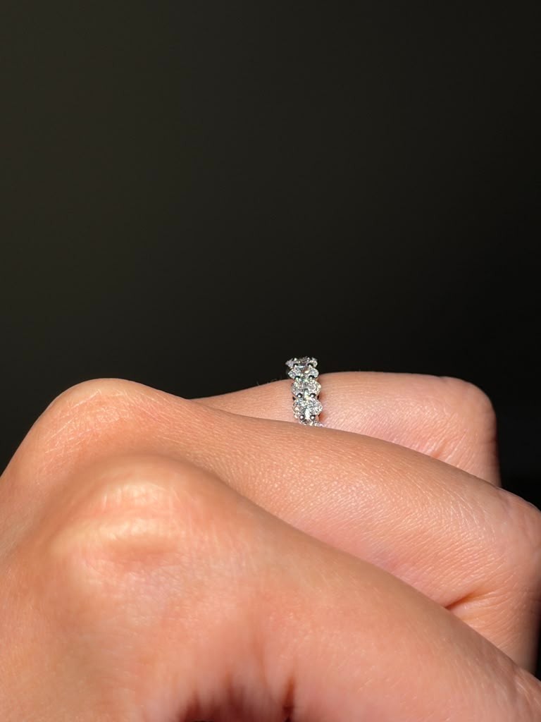 Brand new wedding band, Oval 1.0 carat, halfway, 18K white gold