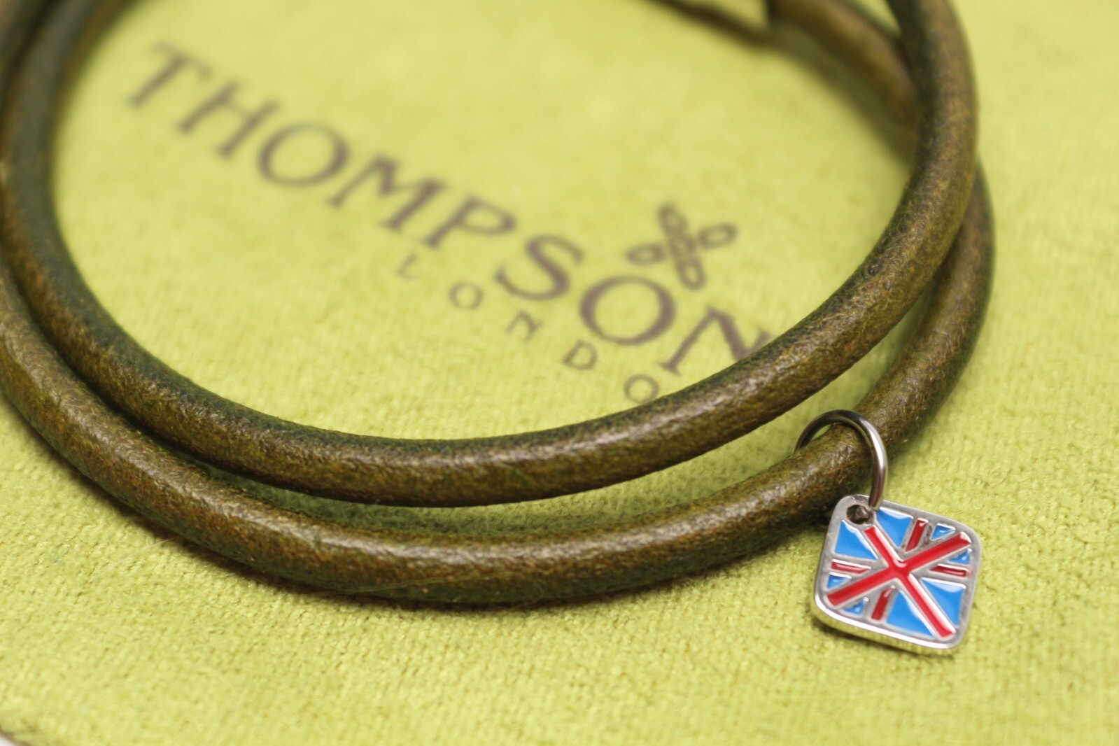 Thompson of London Mens Green Leather Bracelet 38cm Magnetic Twist Lock NWOT