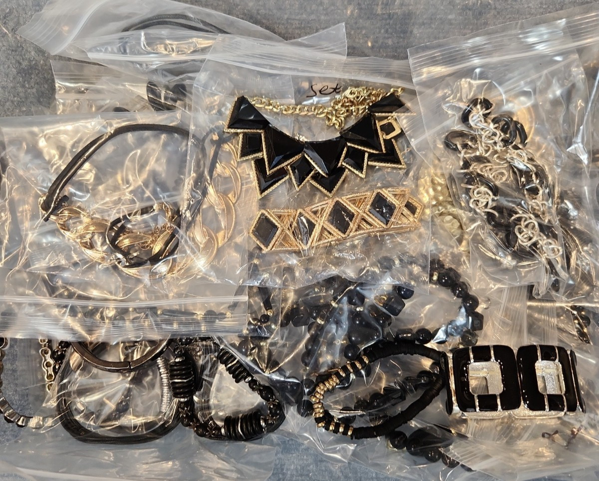 Jewelry Wearable Black Silver & Gold Tones Lot 5 Lbs Reseller # 765