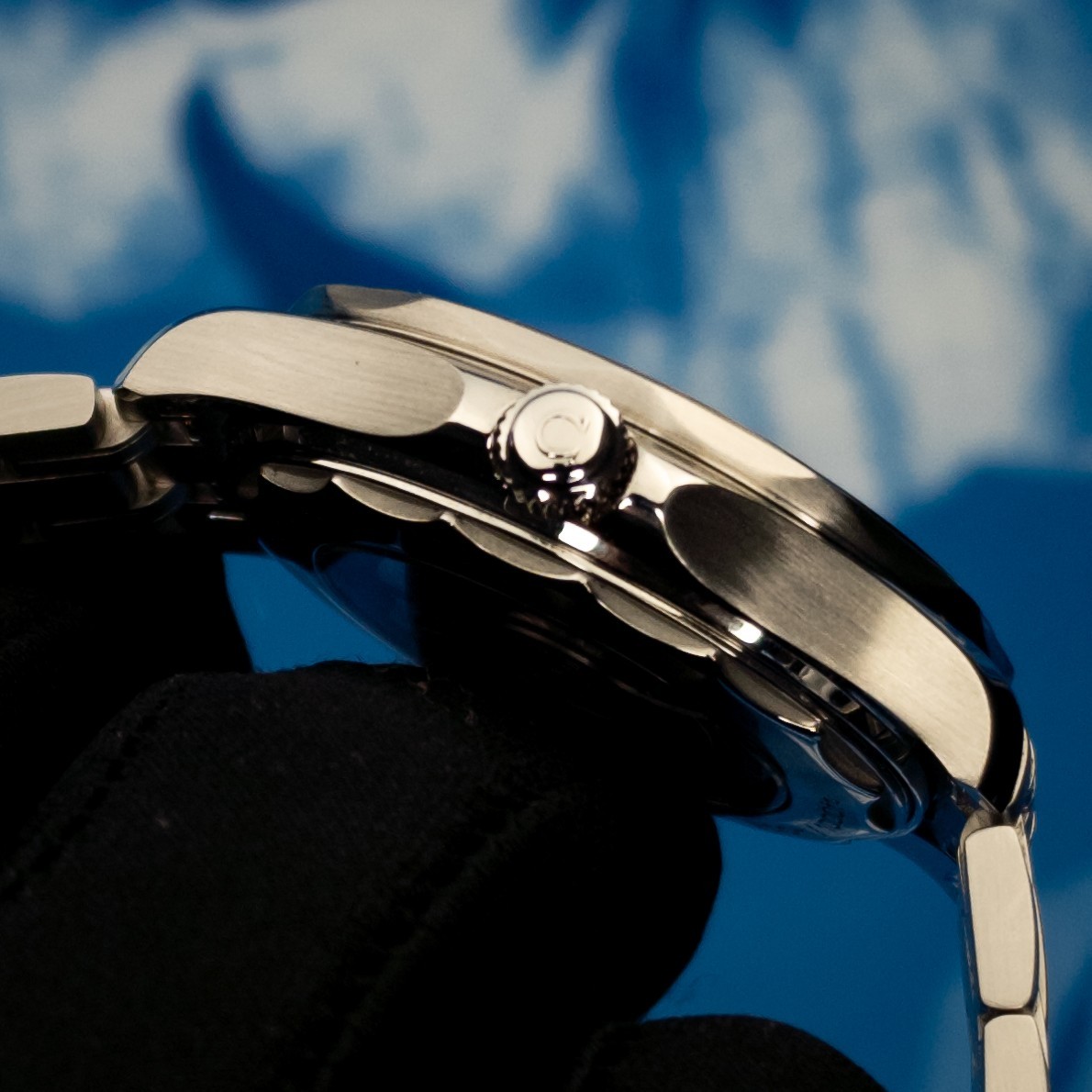 2025 Omega Seamaster Diver 300M 42mm White Wave 210.30.42.20.04.001 Box & Papers