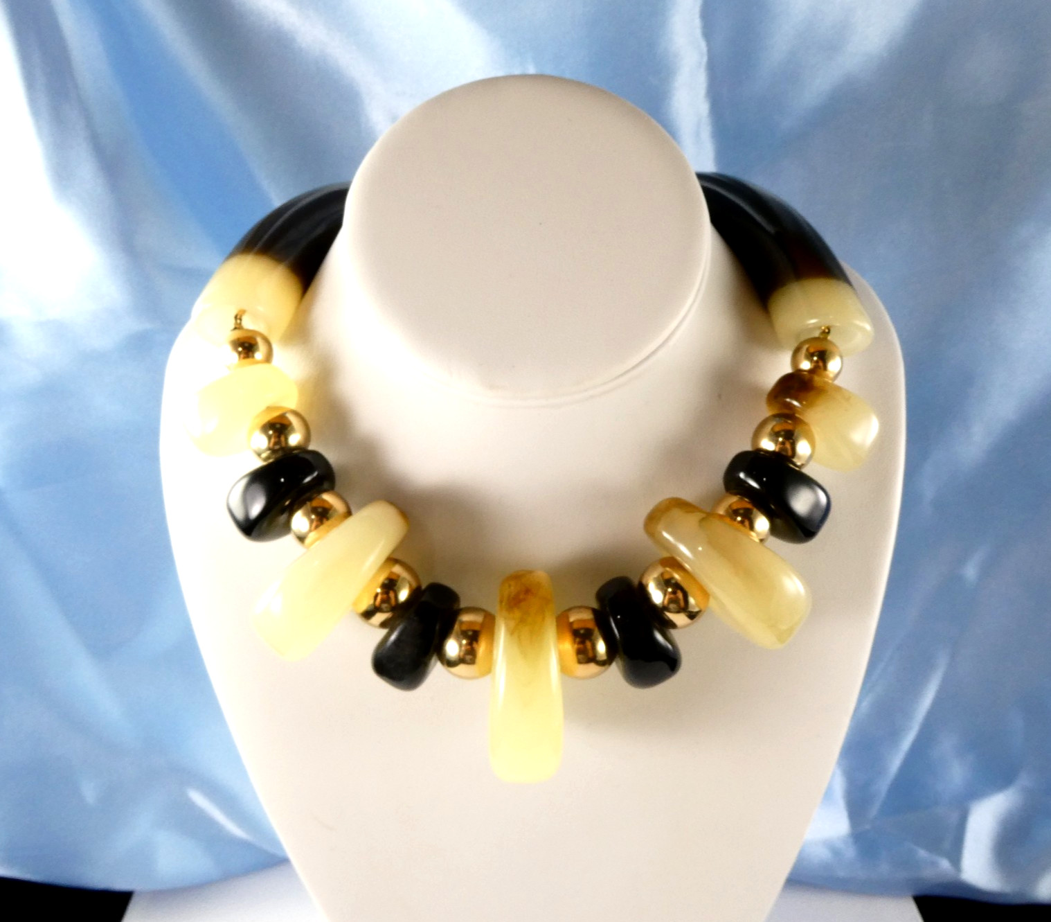 Vtg Lucite Acrylic Fashion Necklace Thick Chunky Nice Quality w/ Gold Beads