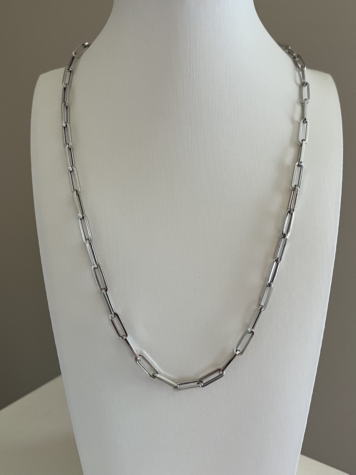 Blue Nile 14K White Gold Medium Paperclip Necklace 18″ Italian 4mm – Excellent