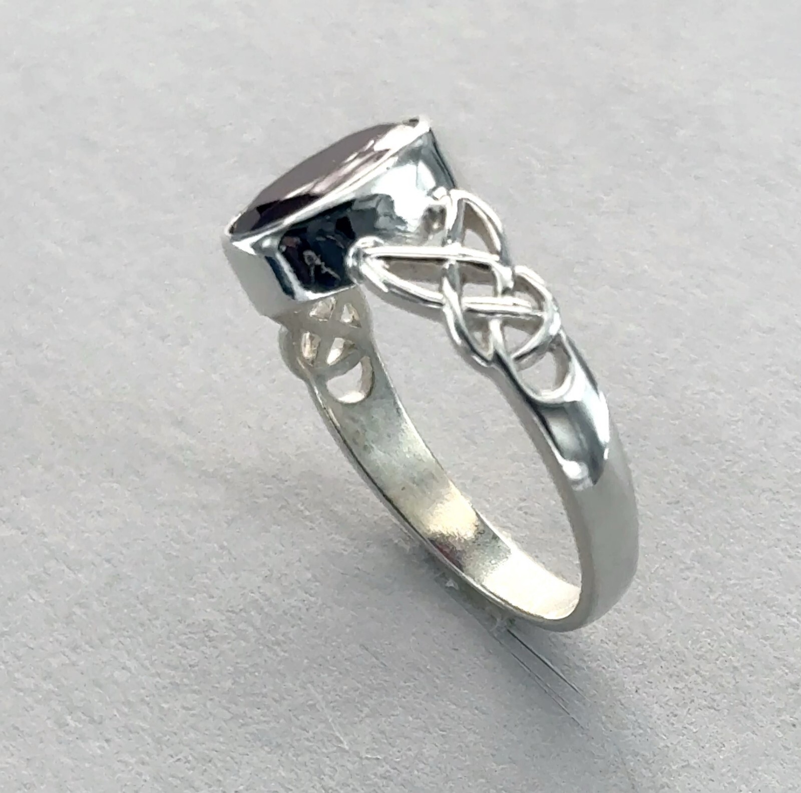 Oval Red GARNET Celtic Ring- Multiple Sizes – 925 STERLING SILVER #3e