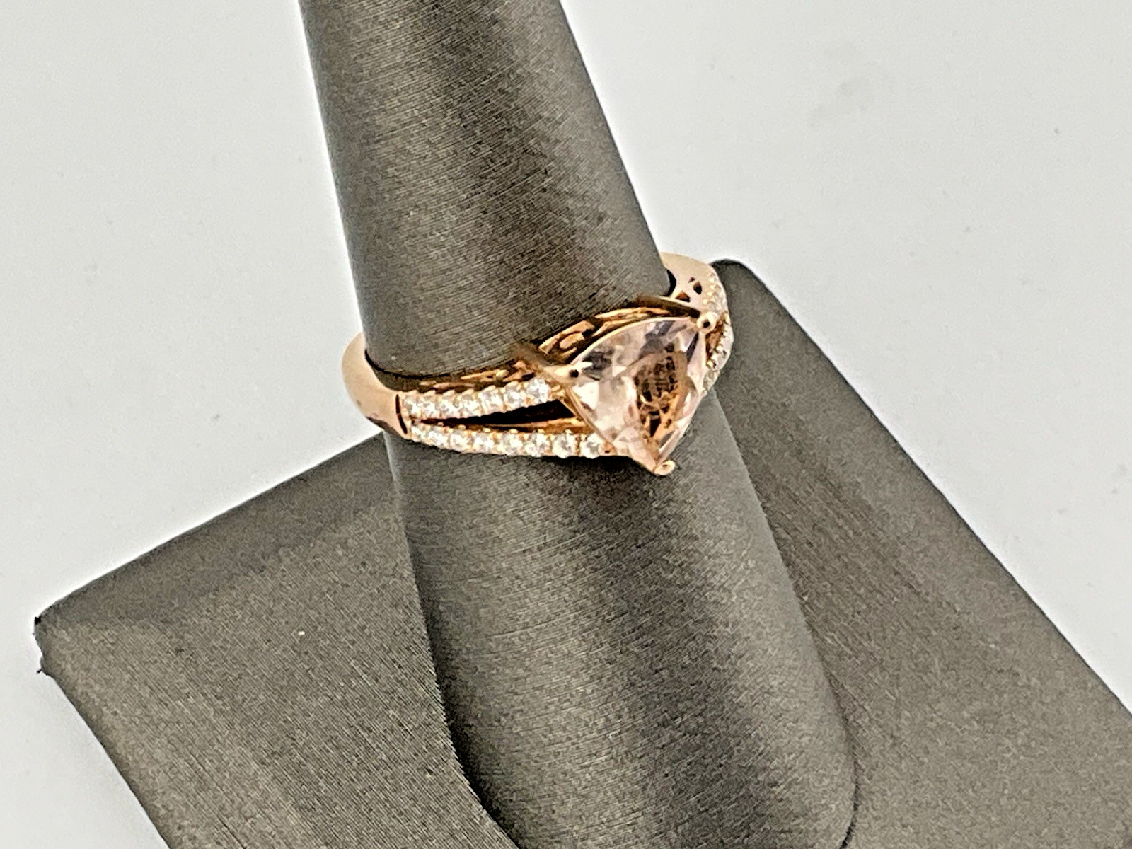 14k Rose Gold 1.0cttw Trillion Morganite, .30cttw Nat Diamond Ladies Ring SZ 7